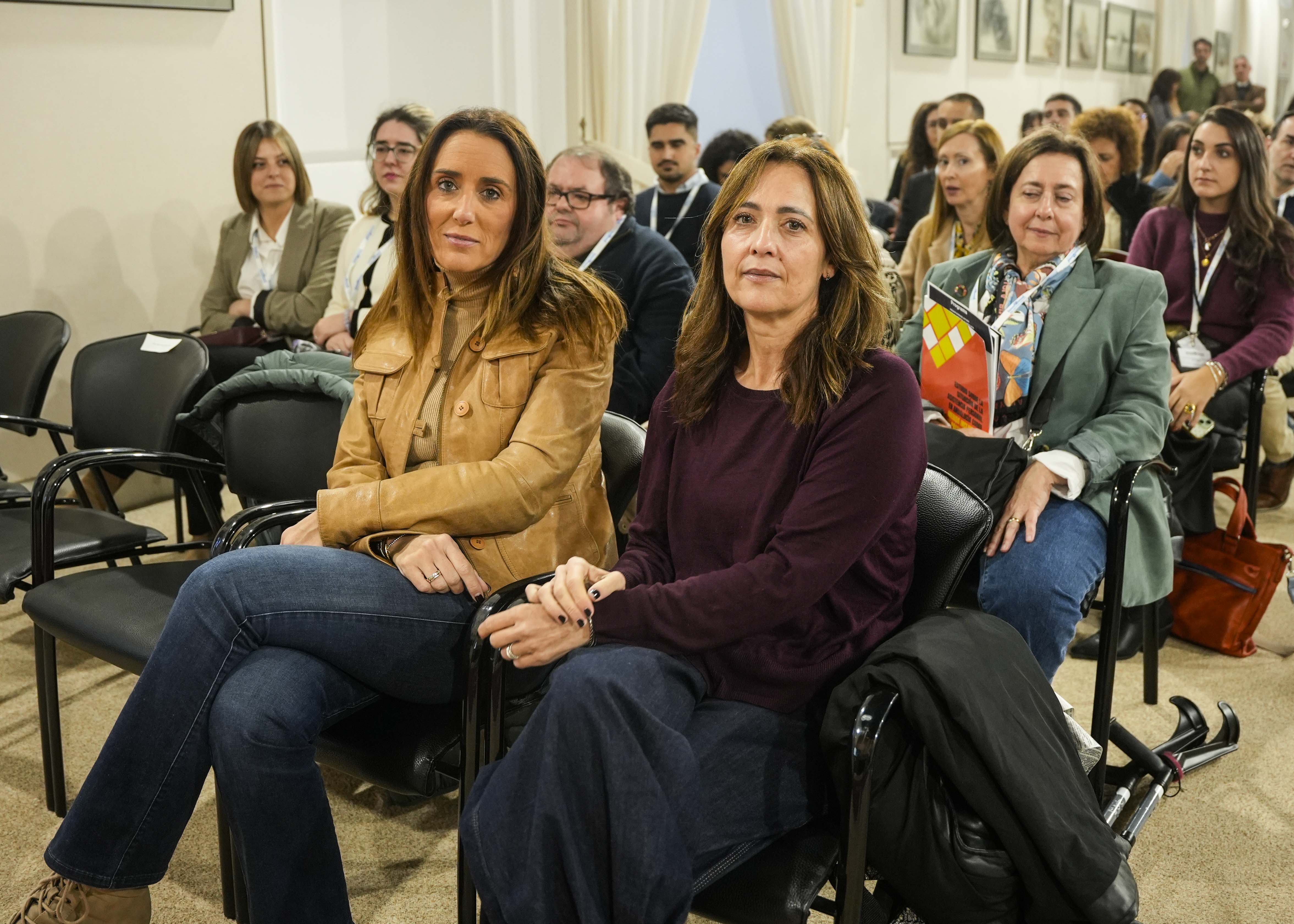 Autoridades y p�blico asistente a la presentaci�n del estudio organizado por CODISA Impulsa Igualdad Andaluc�a
