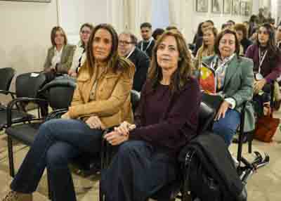 Autoridades y p�blico asistente a la presentaci�n del estudio organizado por CODISA Impulsa Igualdad Andaluc�a