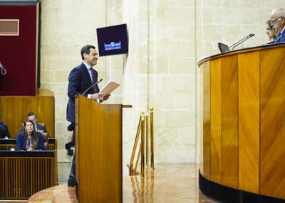  Juan Manuel Moreno, presidente de la Junta de Andaluc�a, se dirige al atril 
