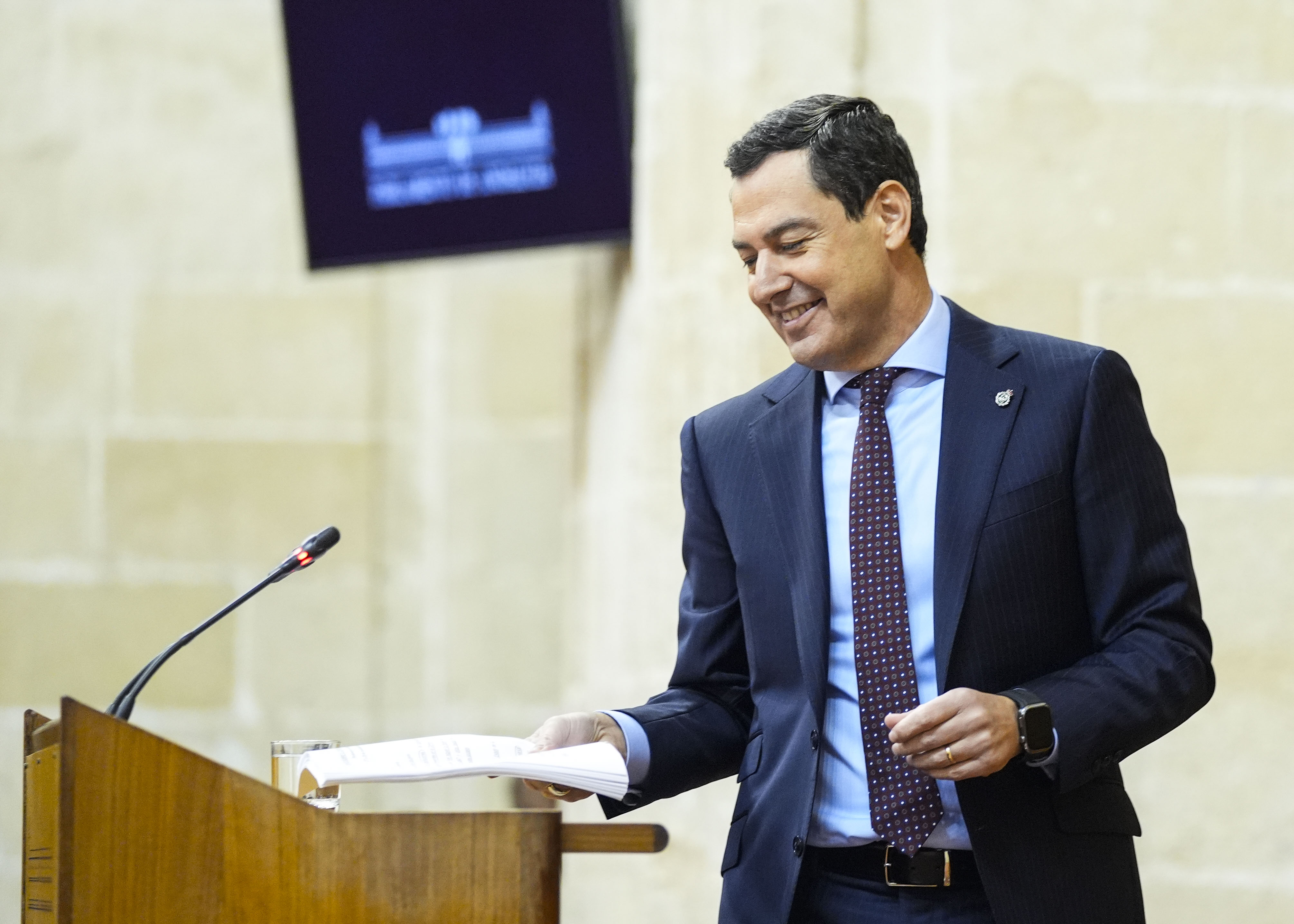 Juan Manuel Moreno, presidente de la Junta de Andaluc�a, segundos antes de iniciar su comparecencia 