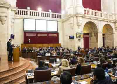  El Pleno del Parlamento de Andaluc�a durante la intervenci�n del presidente de la Junta, Juan Manuel Moreno, en el debate del estado de la Comunidad Aut�noma