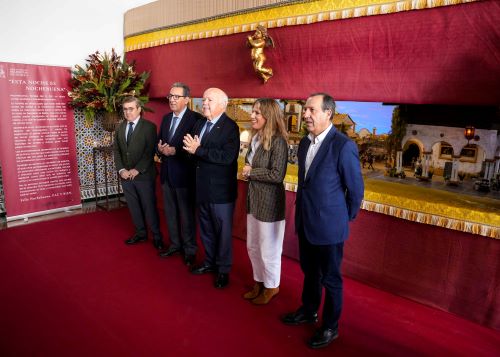  El presidente del Parlamento, Jess Aguirre, procede a inaugurar el beln montado en el Patio del Recibimiento