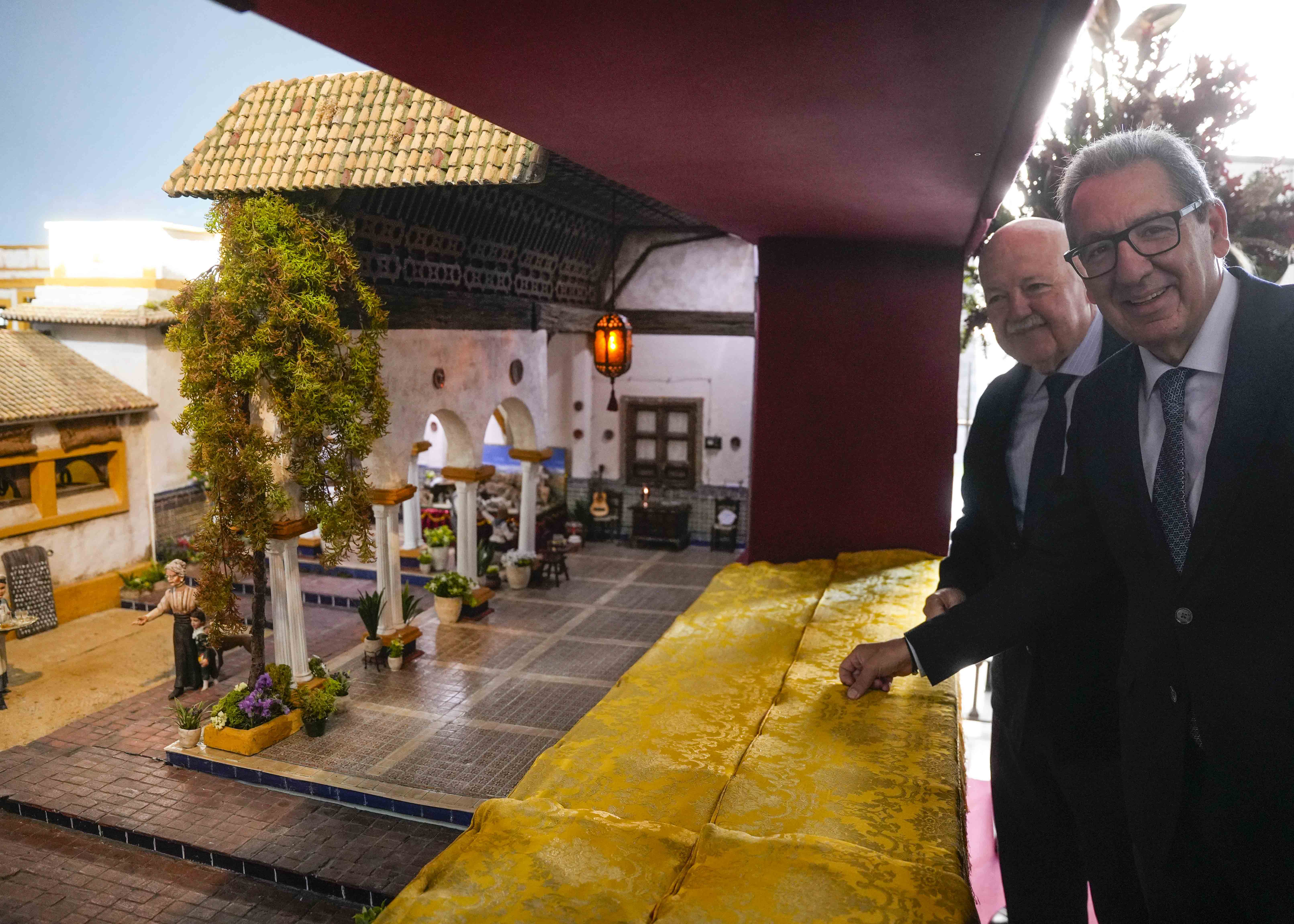 El presidente del Parlamento, Jess Aguirre, junto al presidente de la Fundacin Cajasol, Antonio Pulido