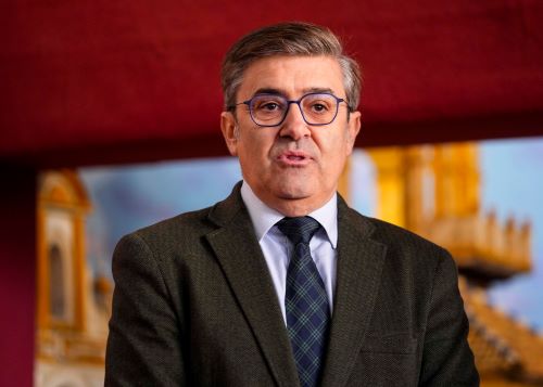  Antonio Jess Arias, presidente de la Asociacin de Belenistas de Sevilla, que explic los detalles del montaje del beln