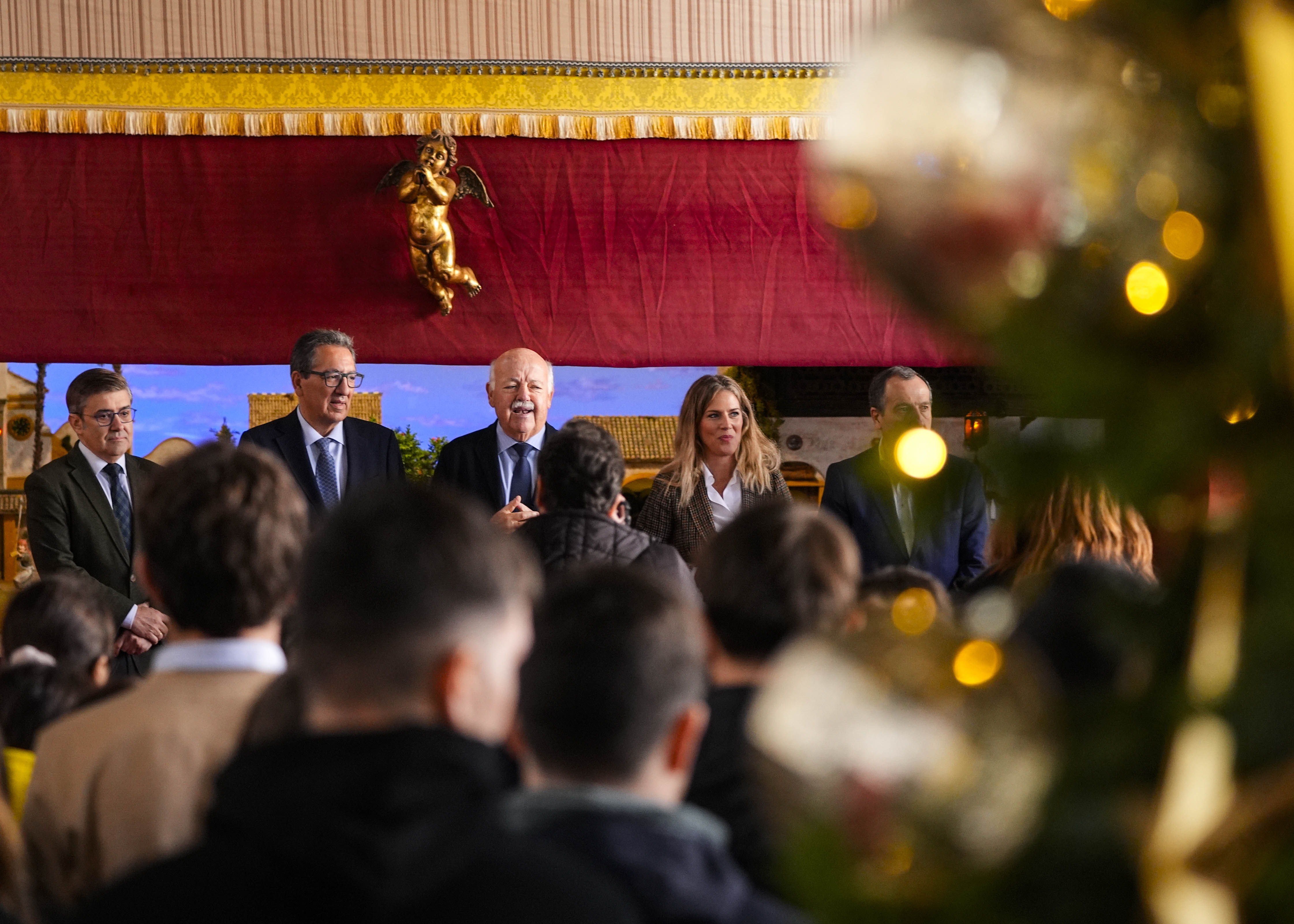 Imagen del acto de inauguracin por parte de Jess Aguirre