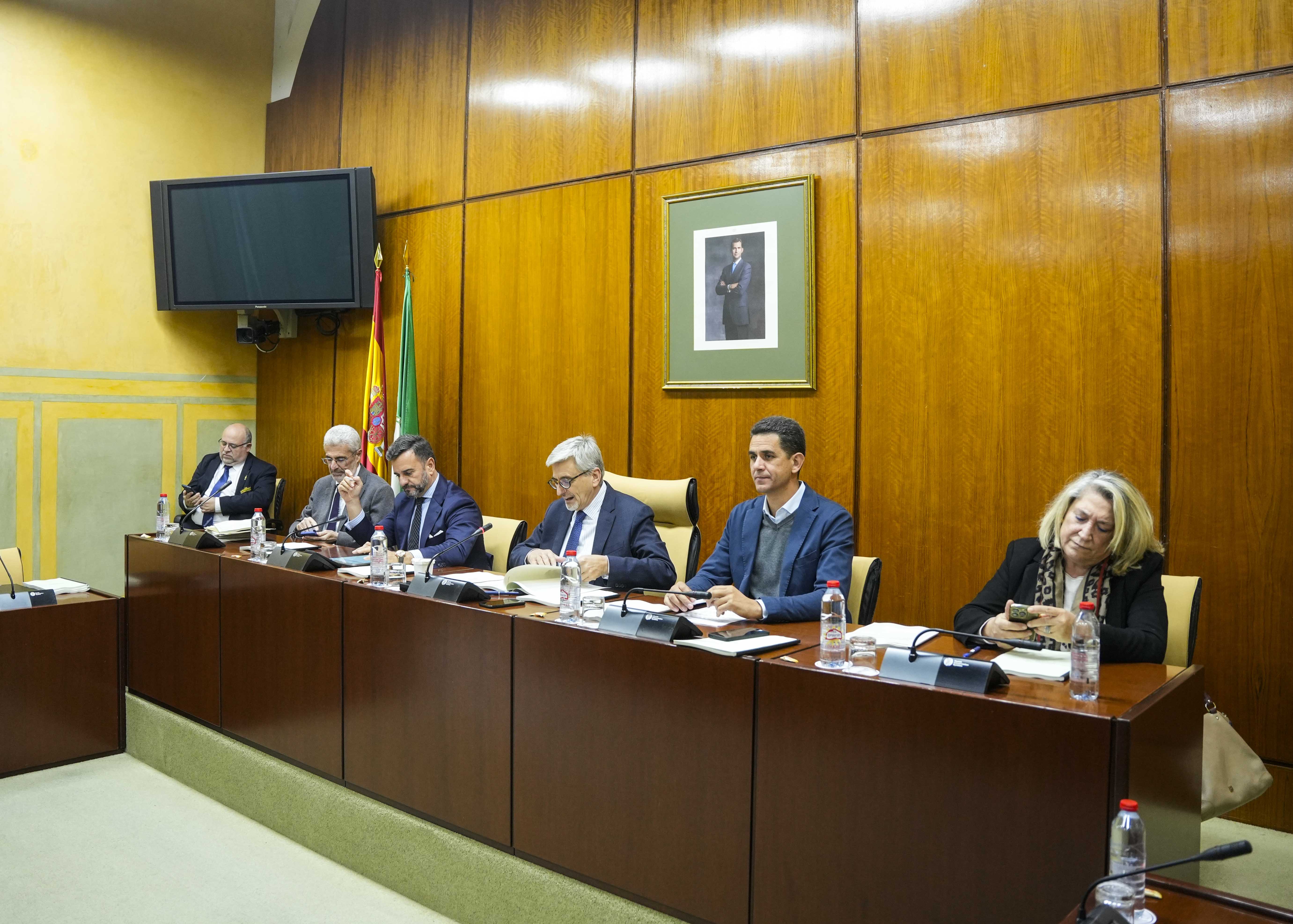  Mesa de la comisin de Empleo, Empresa y Trabajo Autnomo