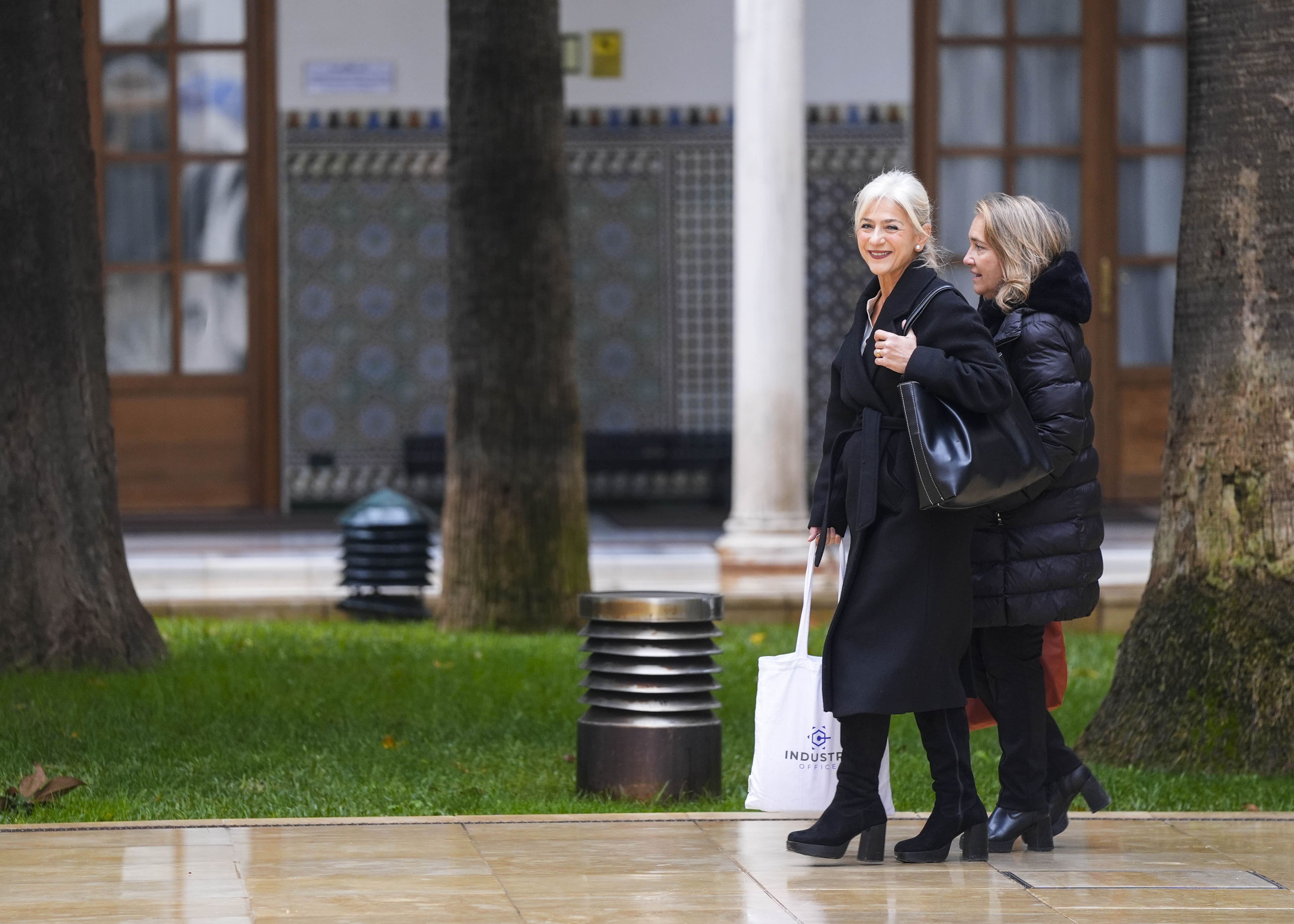  Patricia del Pozo, consejera de Cultura y Deporte, y Mara Esperanza O'Neill, viceconsejera
