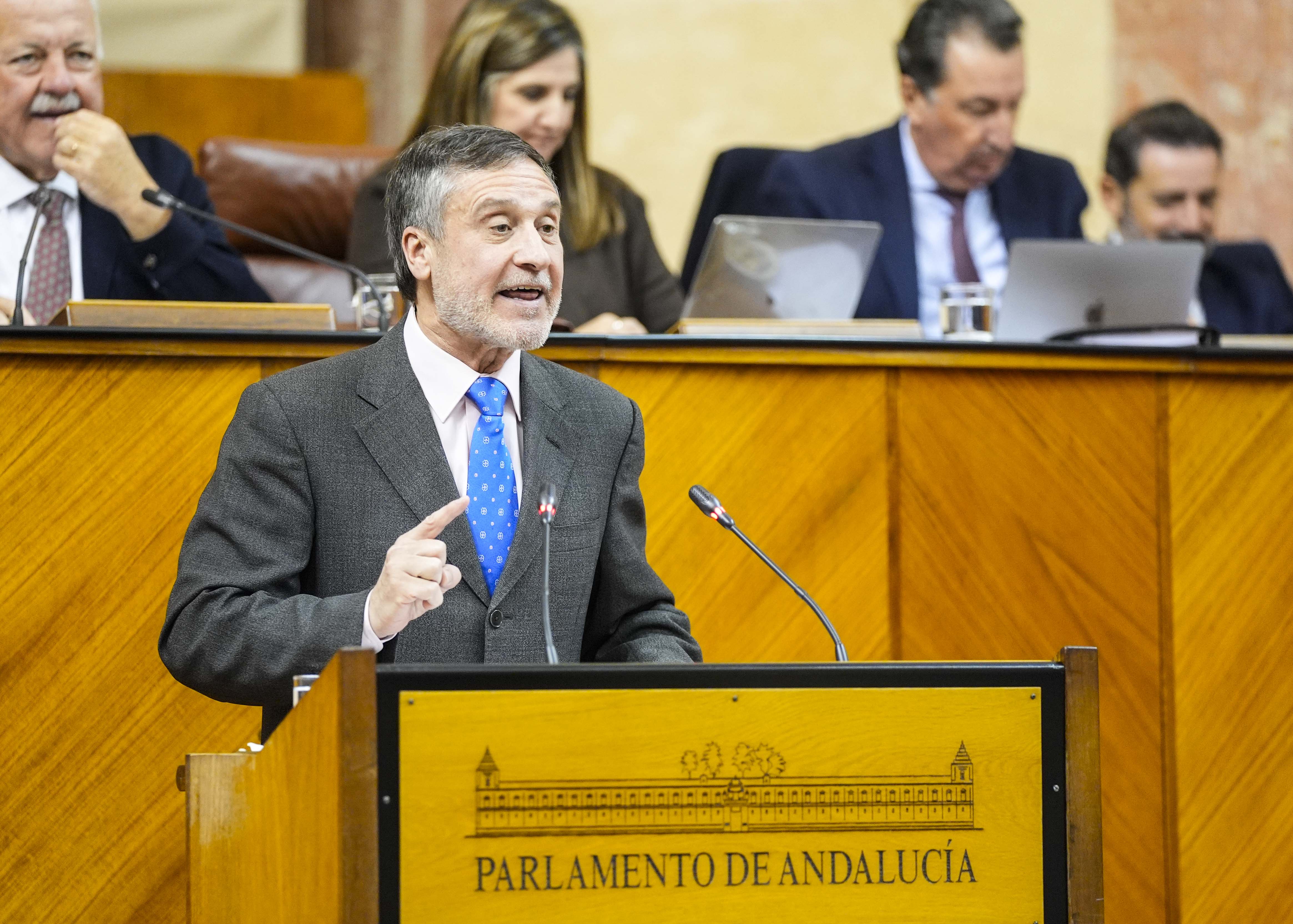 El diputado del Grupo Vox Jos Mara Ortells toma la palabra en el debate