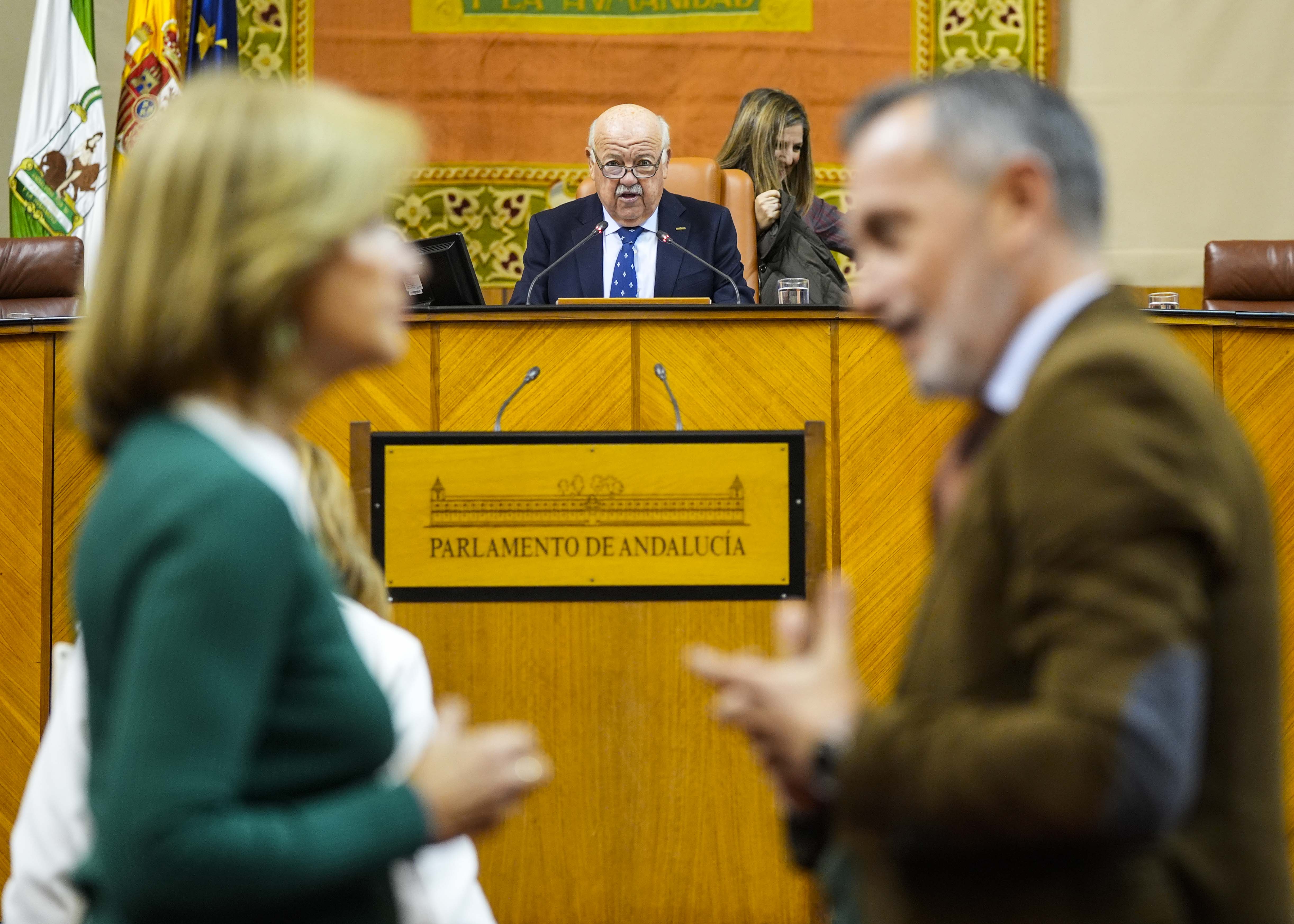 El presidente del Parlamento, Jes�s Aguirre, minutos antes de iniciar la sesi�n 