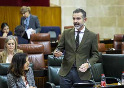 Ram�n Fern�ndez-Pacheco, consejero de Agricultura, Pesca, Agua y Desarrollo Rural, contesta 