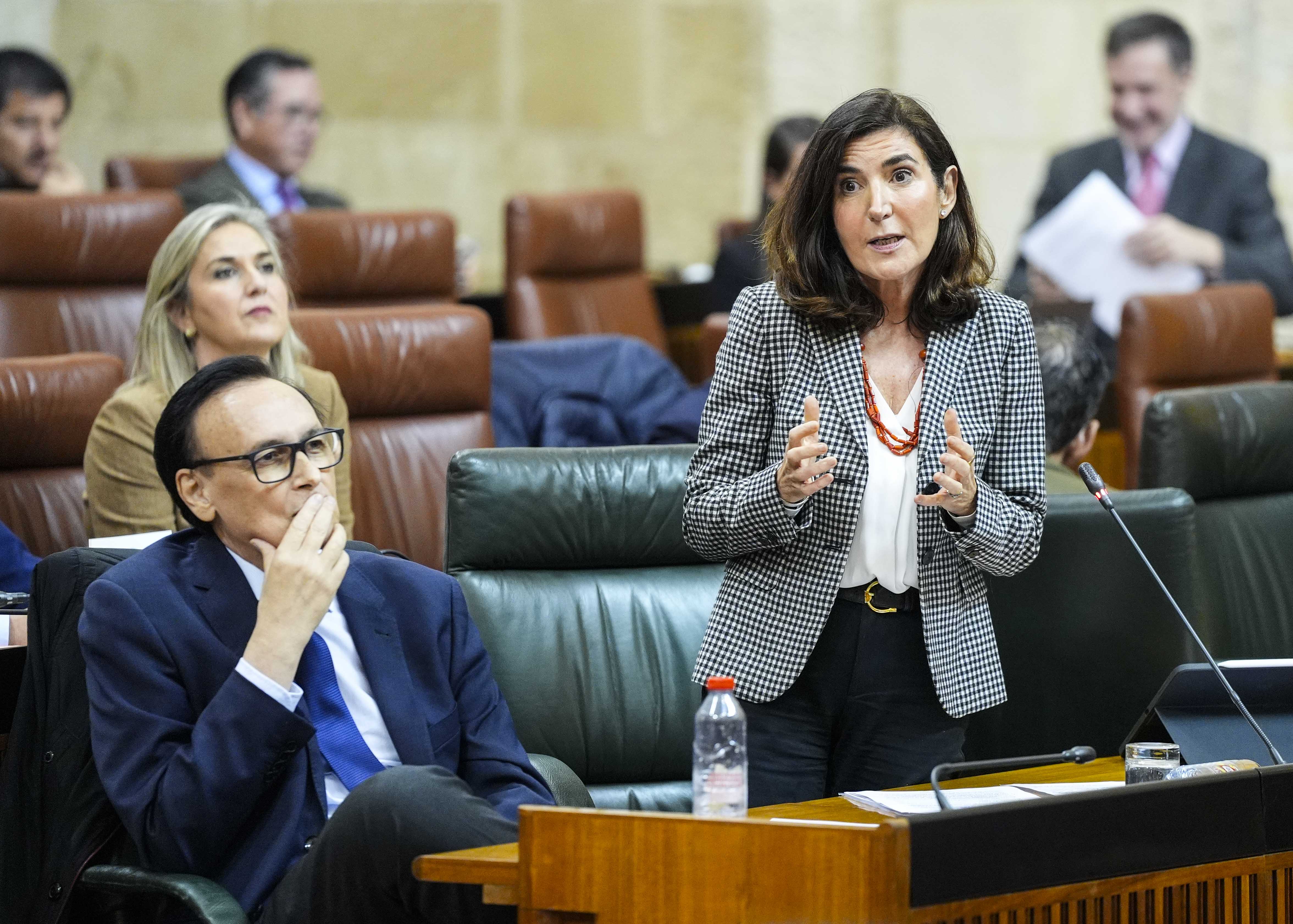 Roc�o Blanco, consejera de Empleo, Empresa y Trabajo Aut�nomo, da respuesta a la pregunta  