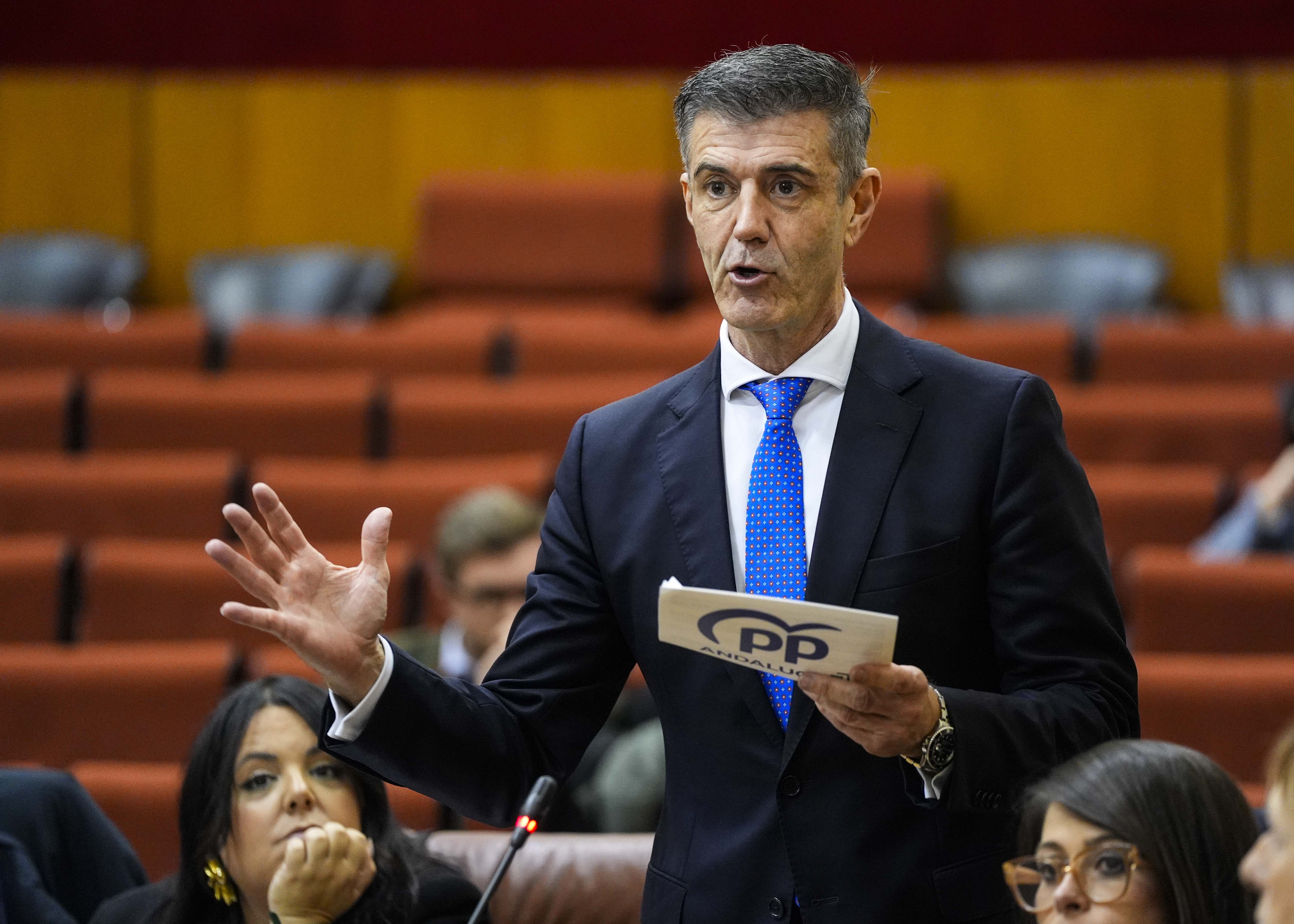 Por el Grupo Popular, el diputado Jos� Mar�a Ayala pregunta sobre las unidades de excelencia e investigaci�n en Andaluc�a