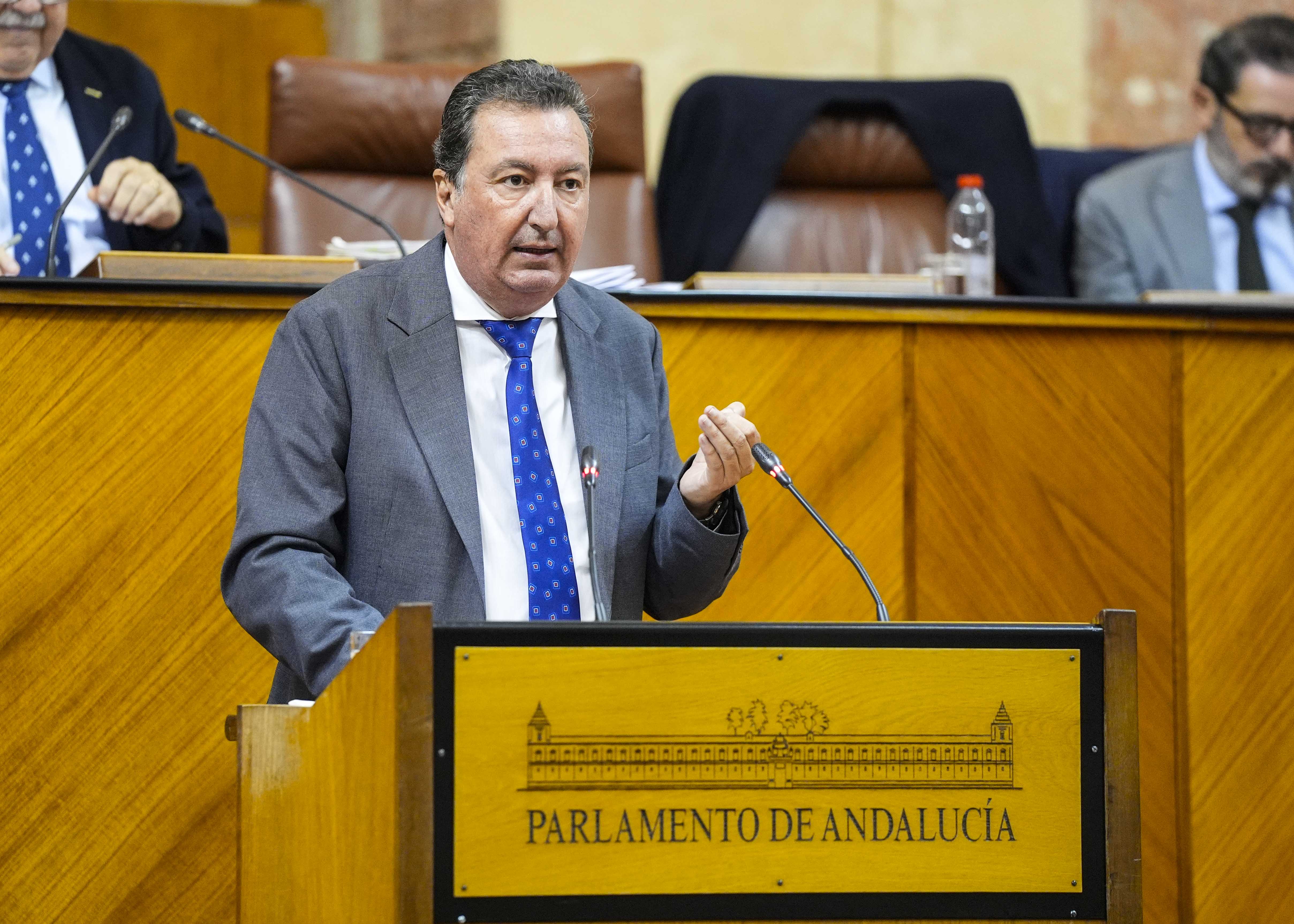 Por el Grupo Popular, Manuel Andr�s Gonz�lez presenta una proposici�n no de ley relativa a suspensi�n del deslinde aprobado por el Gobierno de la Naci�n en las marismas de Do�ana