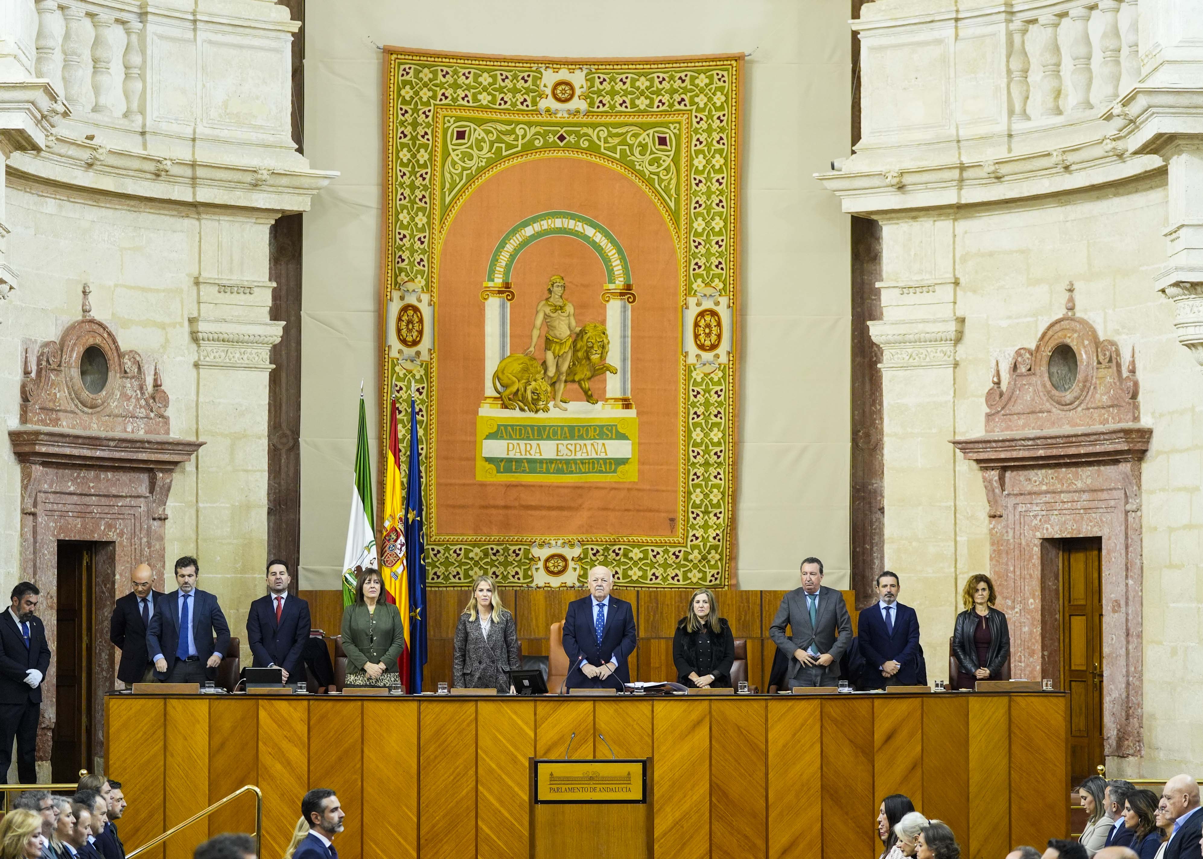 La Mesa del Parlamento de Andaluc�a durante el minuto de silencio 