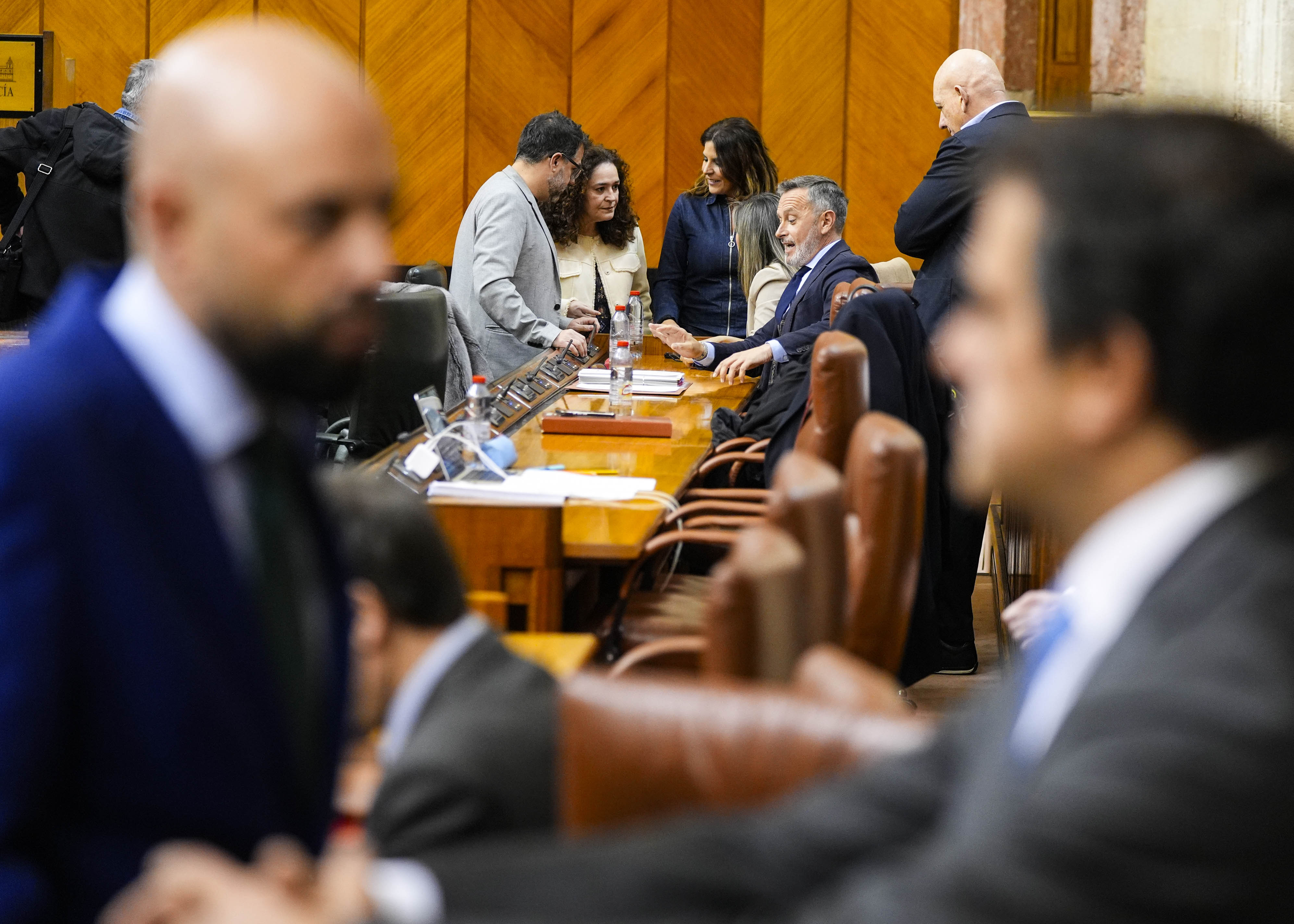 Diputados de la C�mara conversan antes de que se inicie el pleno 