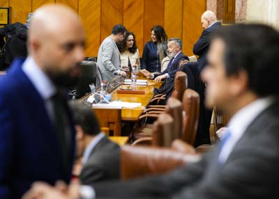 Diputados de la C�mara conversan antes de que se inicie el pleno 