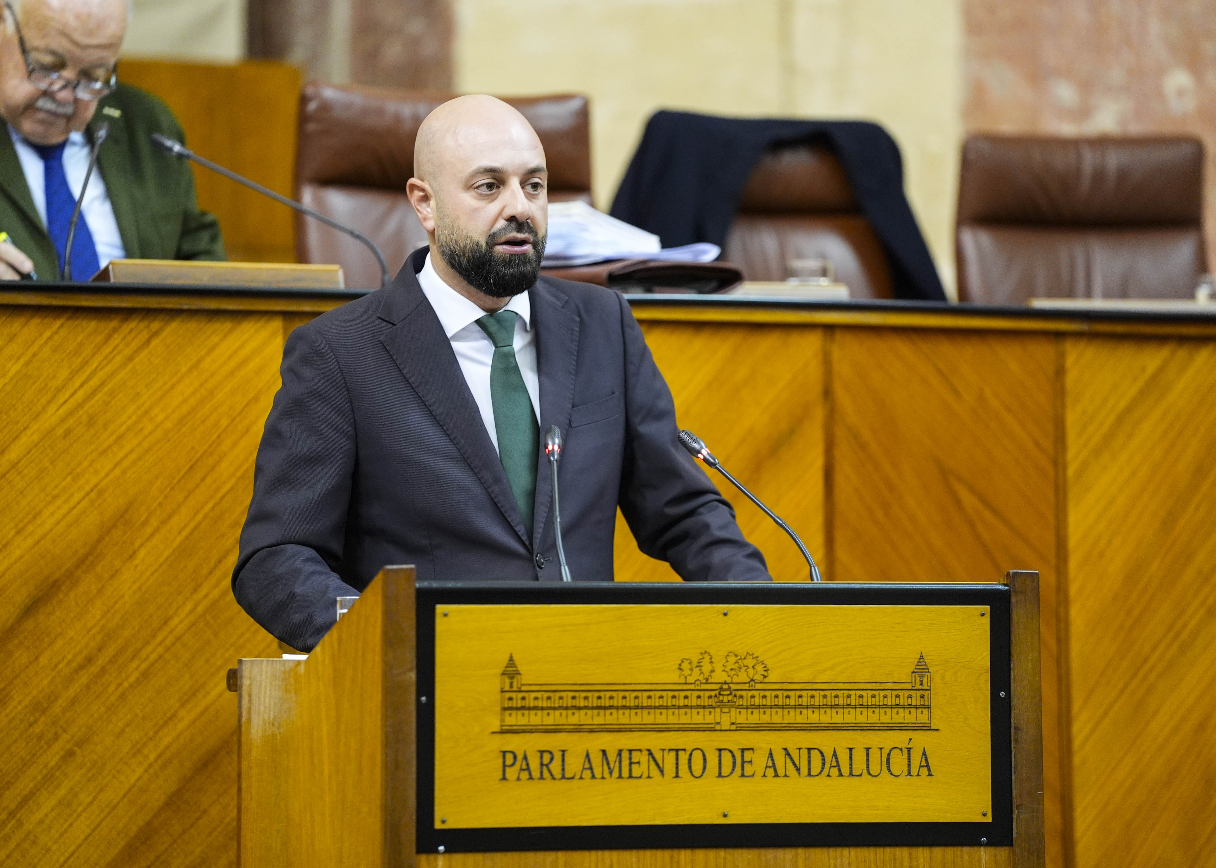 Para exponer la postura del Grupo Parlamentario Vox en Andaluc�a interviene Juan Jos� Bosquet 