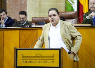 El diputado V�ctor Manuel Torres, del Grupo Socialista, interviene en el debate de una de las secciones presupuestarias 