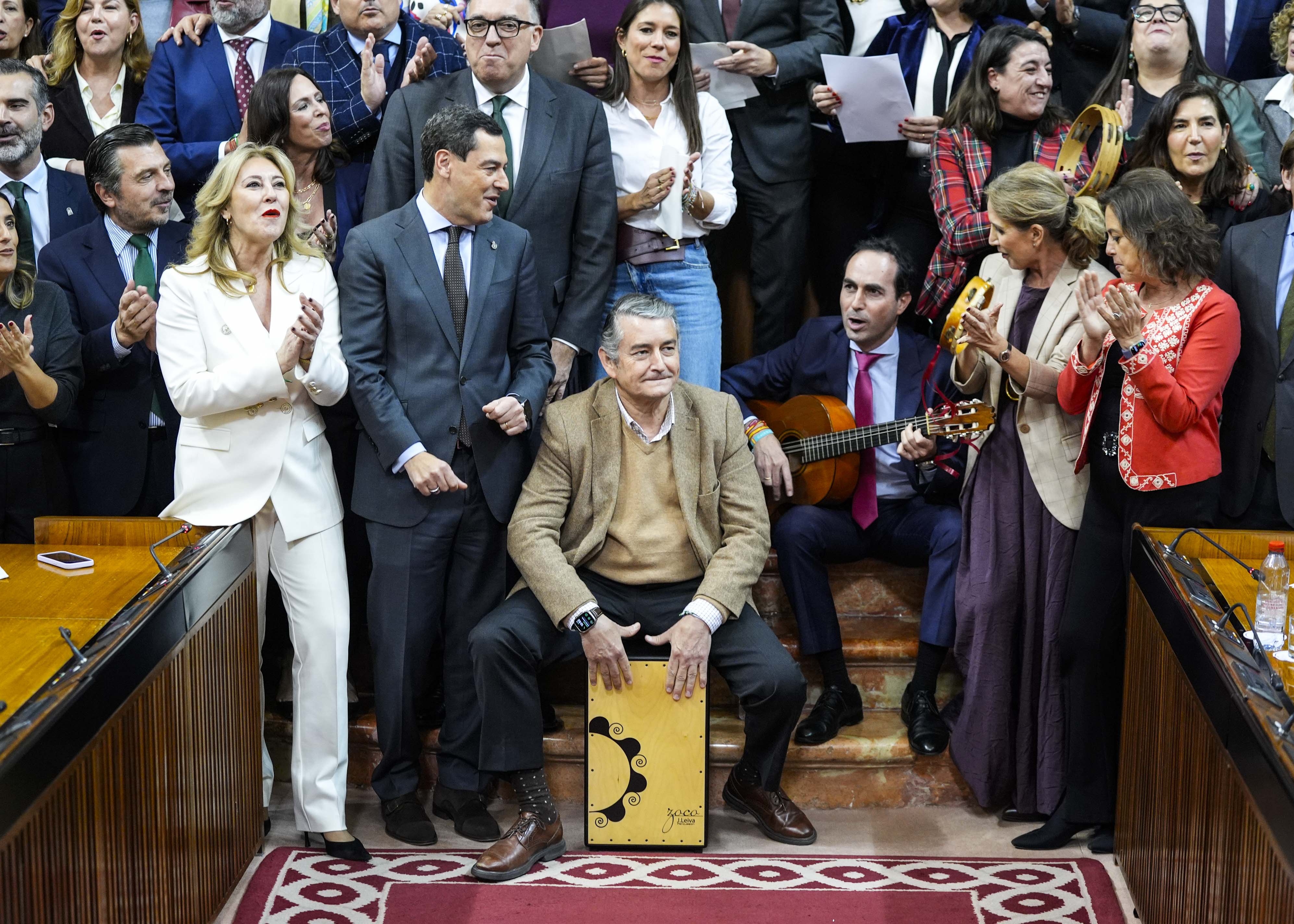      Los villancicos sonaron en el sal�n de plenos al final de la sesi�n 