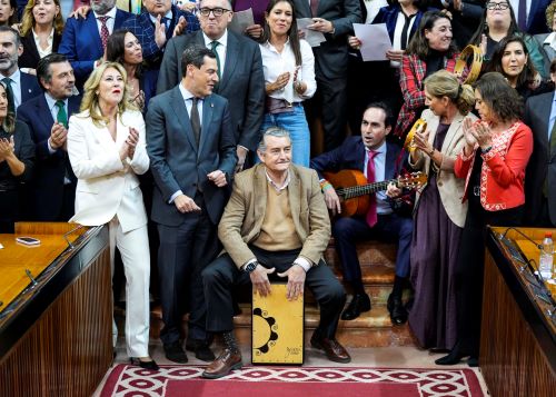      Los villancicos sonaron en el sal�n de plenos al final de la sesi�n 