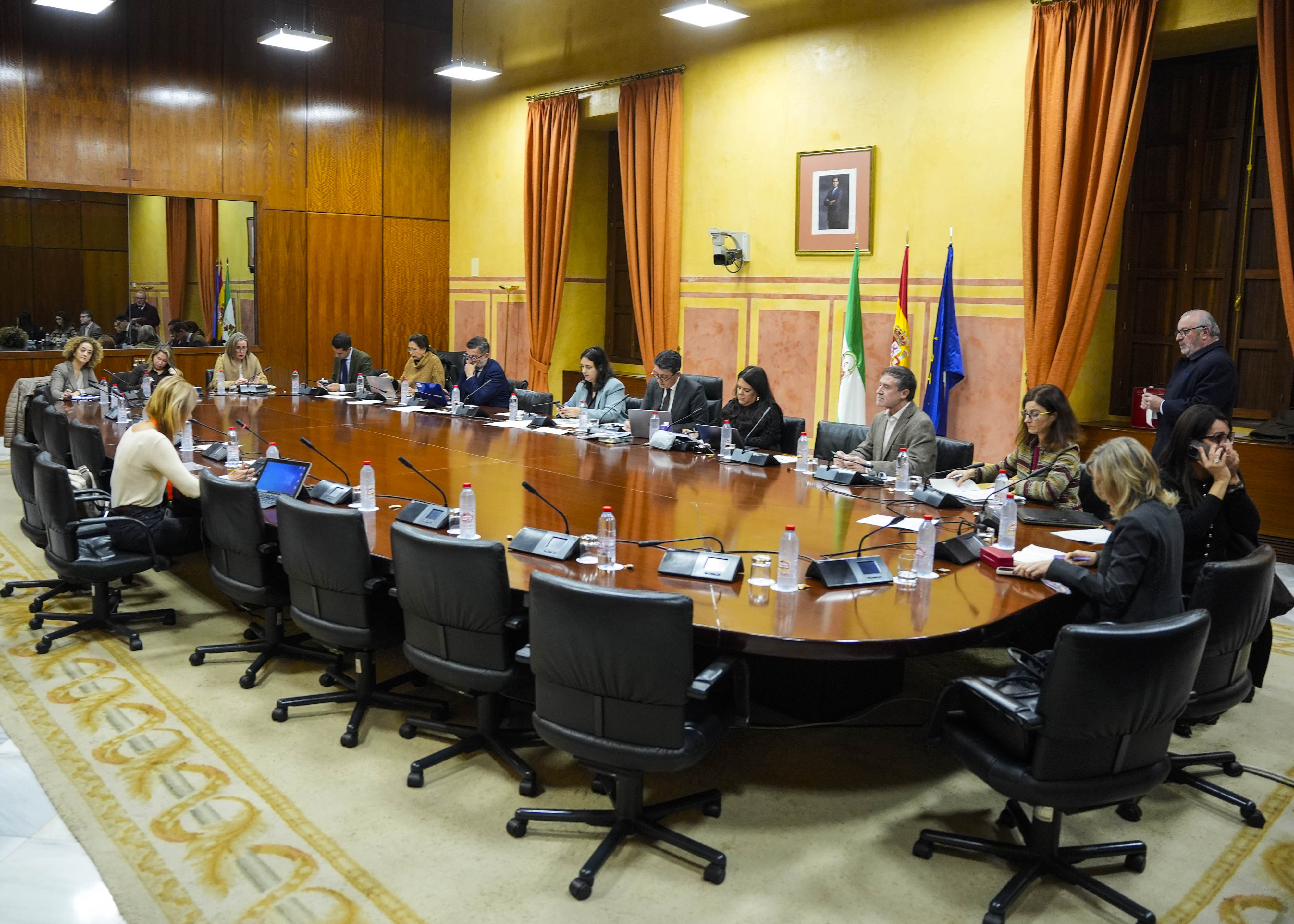    La Comisi�n de Sostenibilidad al inicio de la ronda de comparecientes en relaci�n con el Proyecto de Ley para la Gesti�n Ambiental