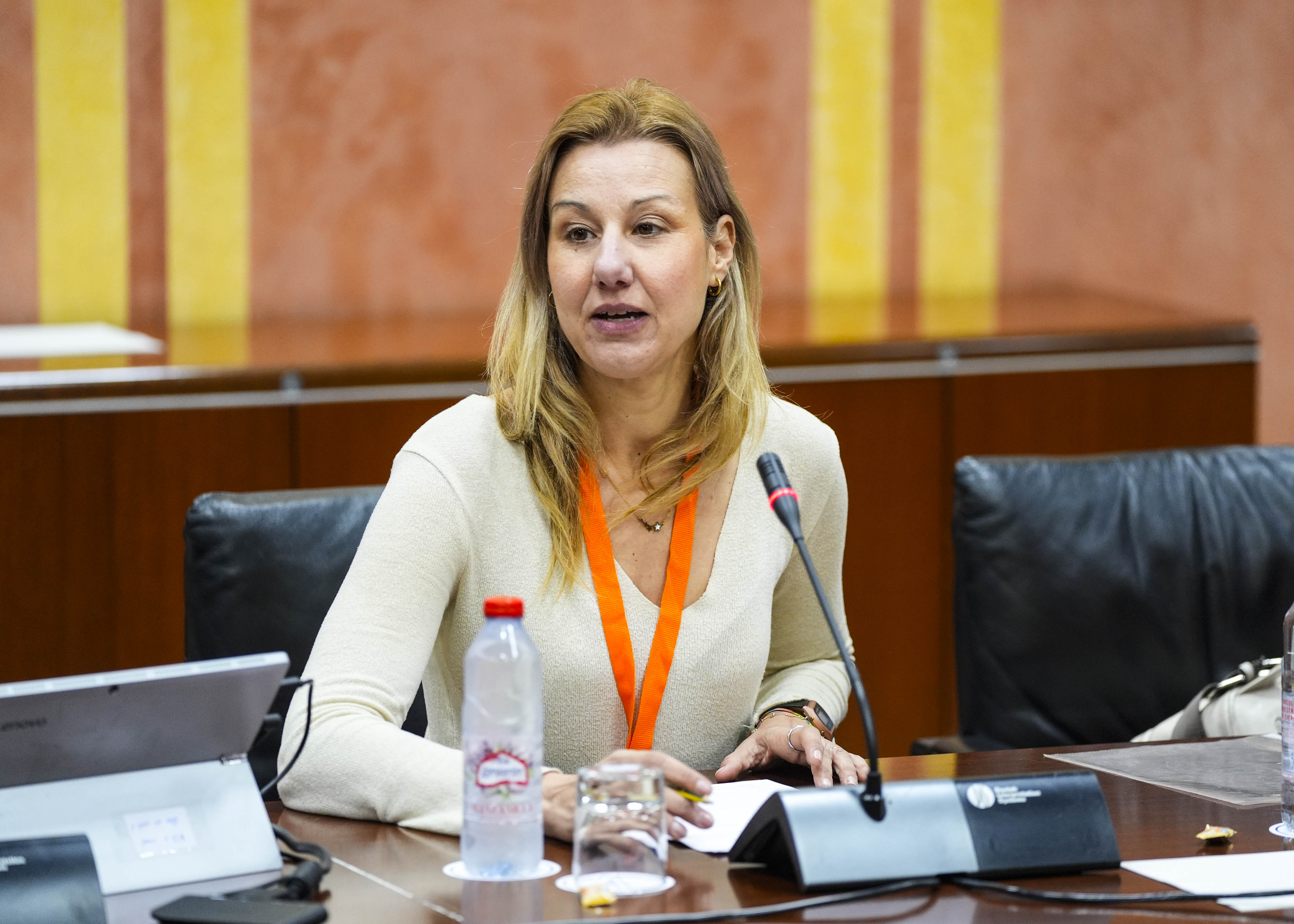  En representaci�n de la Asociaci�n Profesional de Agentes de Medio Ambiente de Andaluc�a (AAMAA), inicia la ronda de comparecientes Mar�a Libia Losada