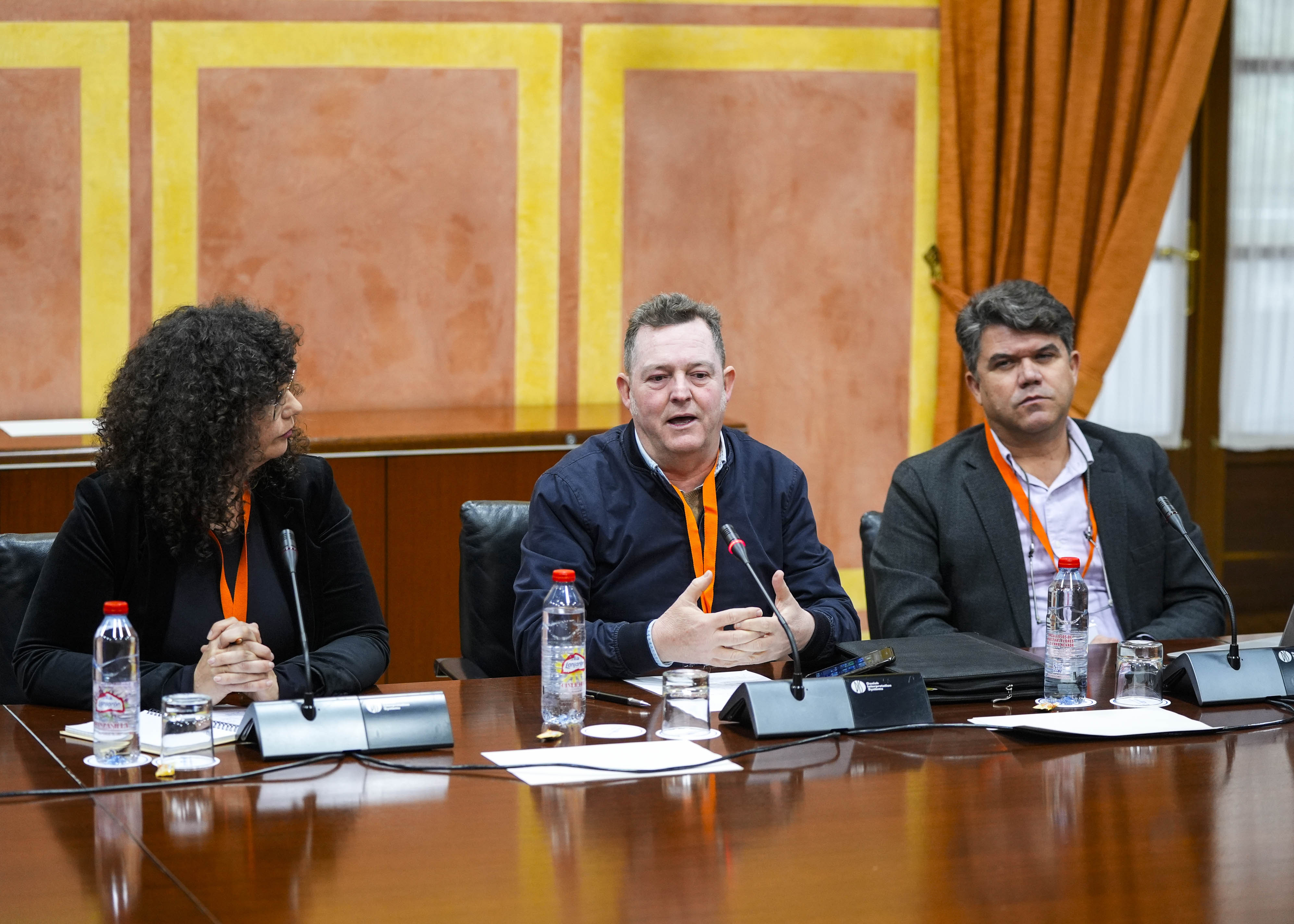 En representaci�n del Consejo Andaluz de Colegios de Bi�logos Yolanda Cabezas, Alberto Puig y Fernando Rodr�guez comparecen en la comisi�n