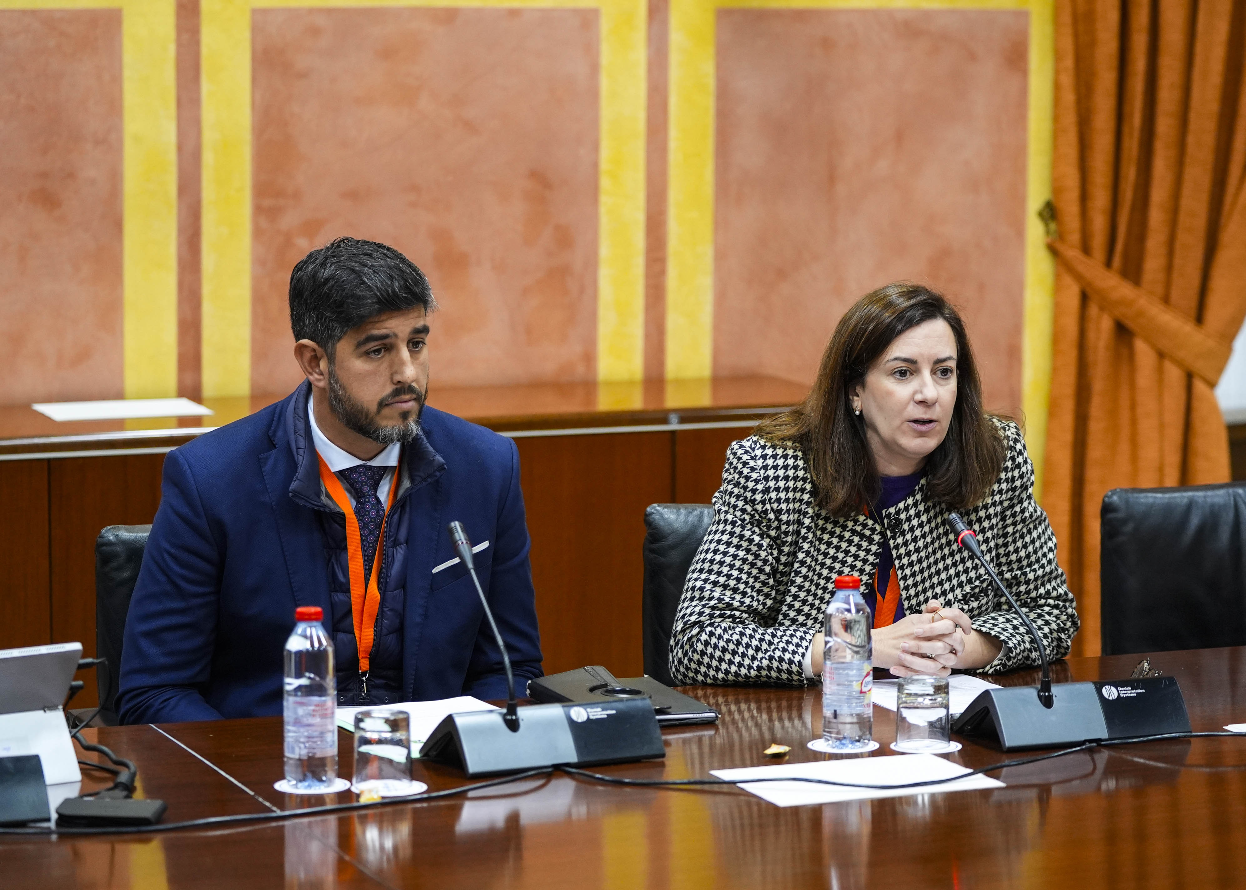  Carlos Ramos y Rosario Vargas, representantes del Colegio de Licenciados y Graduados en Ciencias Ambientales de Andaluc�a (COAMBA)