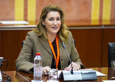  En representaci�n de la Asociaci�n de Grandes Industrias del Campo de Gibraltar (AGI), Mar�a del Pilar Ca�ete, secretaria general