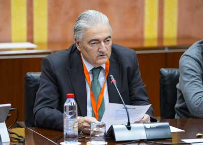   El presidente de AGRECA Pedro A. de Toro expone el punto de vista de la asociaci�n en relaci�n al proyecto de ley