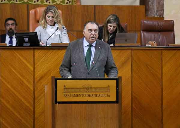     Arturo Bernal, consejero de Turismo y Andaluc�a Exterior, explica el Proyecto de Ley del Turismo Sostenible de Andaluc�a