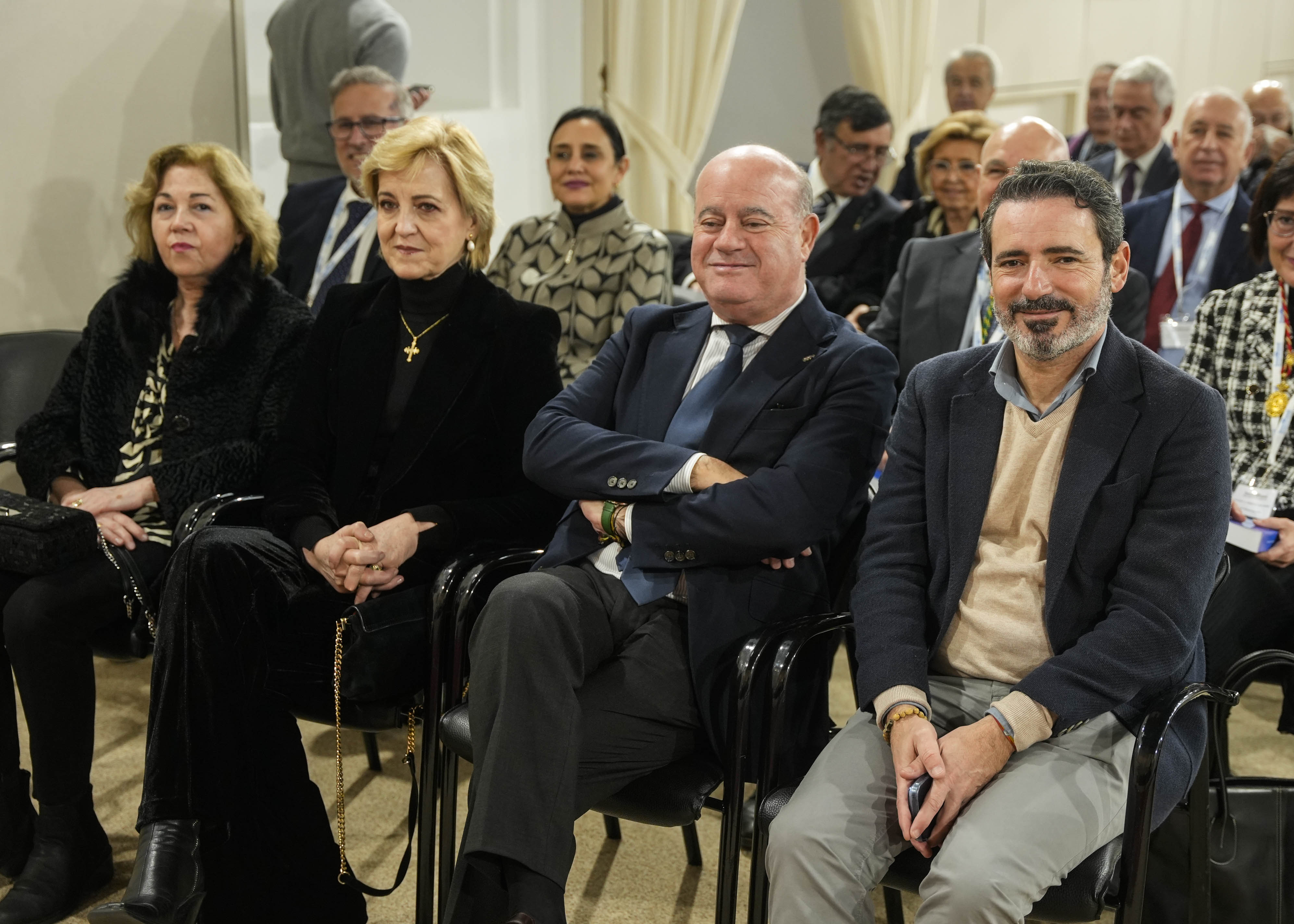 Autoridades y miembros de la Mesa del Parlamento de Andaluc�a entre los presentes   