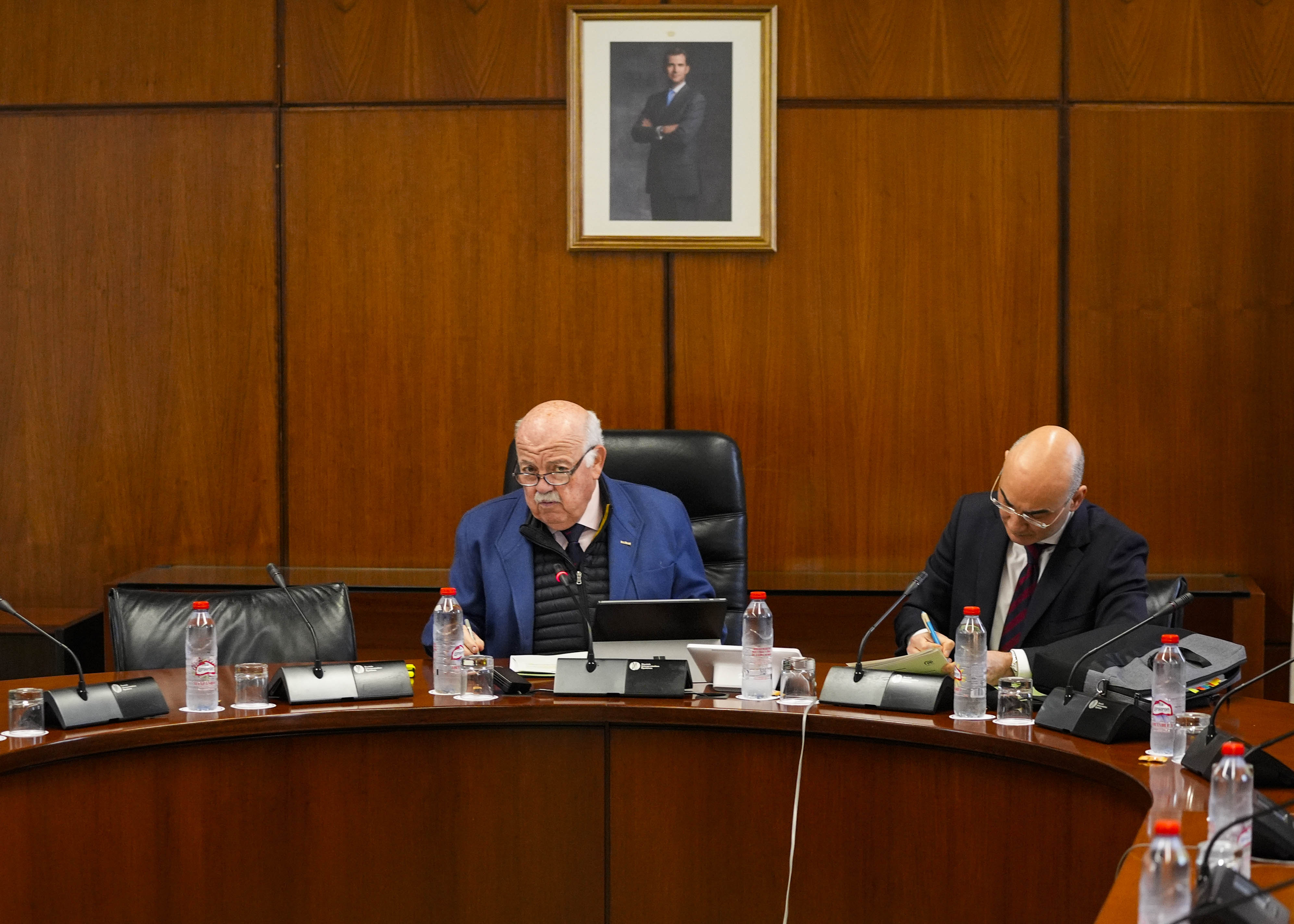  Jes�s Aguirre, presidente del Parlamento y Manuel Carrasco, letrado mayor de la C�mara, en la Junta de Portavoces