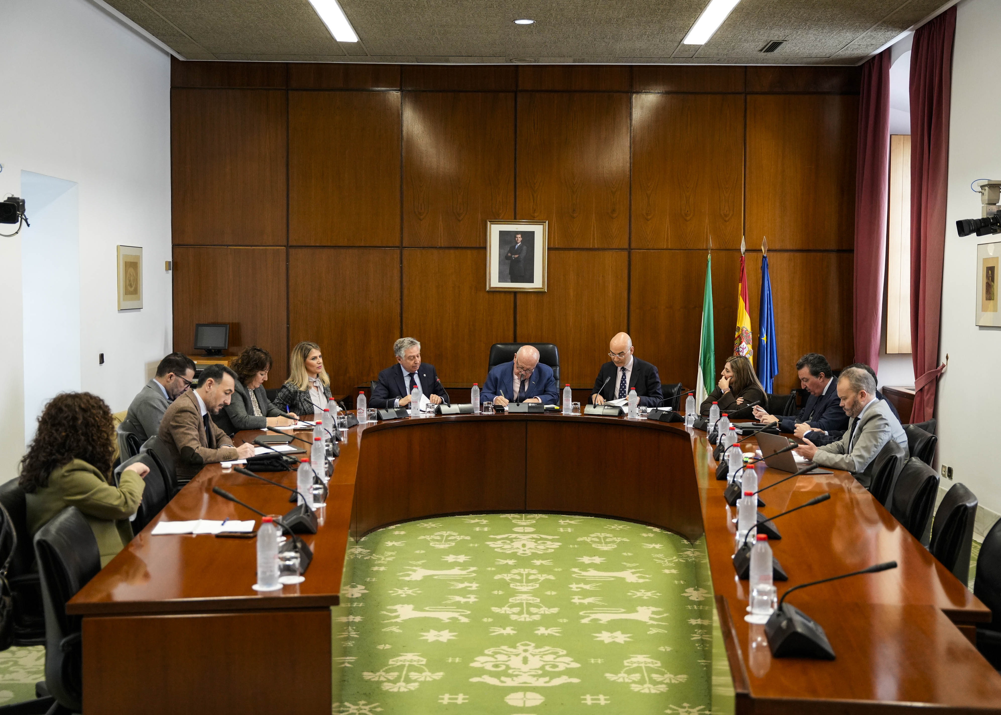 La Comisi�n Consultiva de Nombramientos, Relaciones con el Defensor del Pueblo Andaluz y Peticiones en la sesi�n de hoy