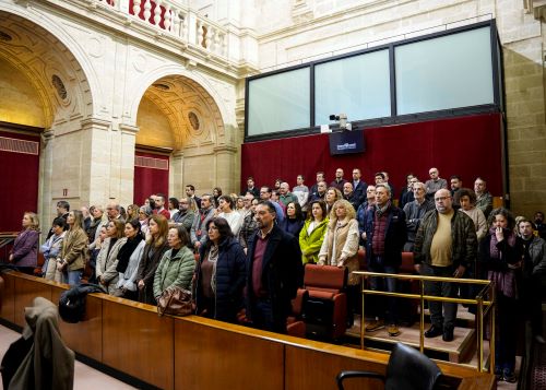  La tribuna de p�blico ocupada con los compa�eros de la funcionaria fallecida