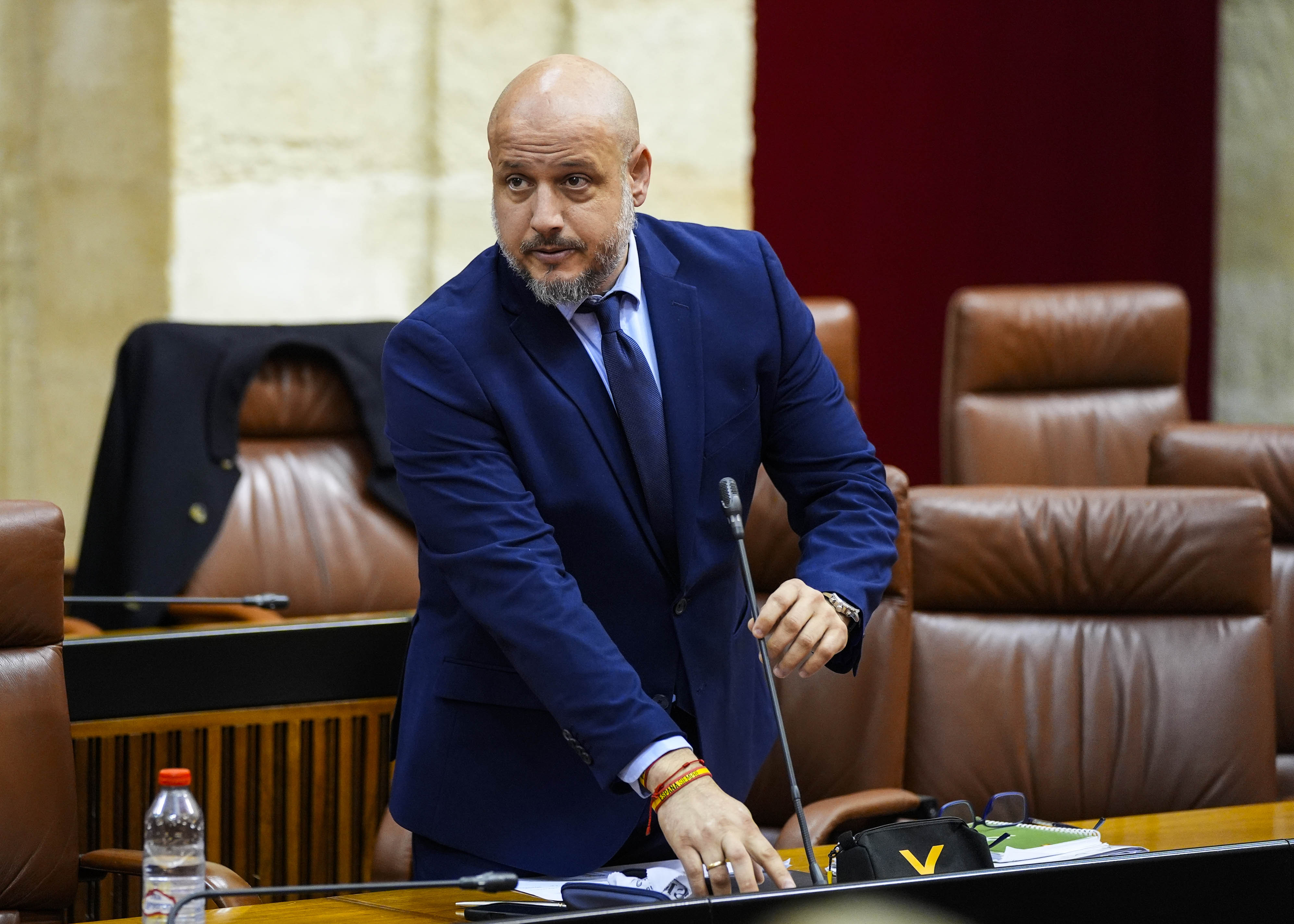   Alejandro Hern�ndez, portavoz adjunto del G.P. Vox, plantea una cuesti�n relativa a MERCOSUR