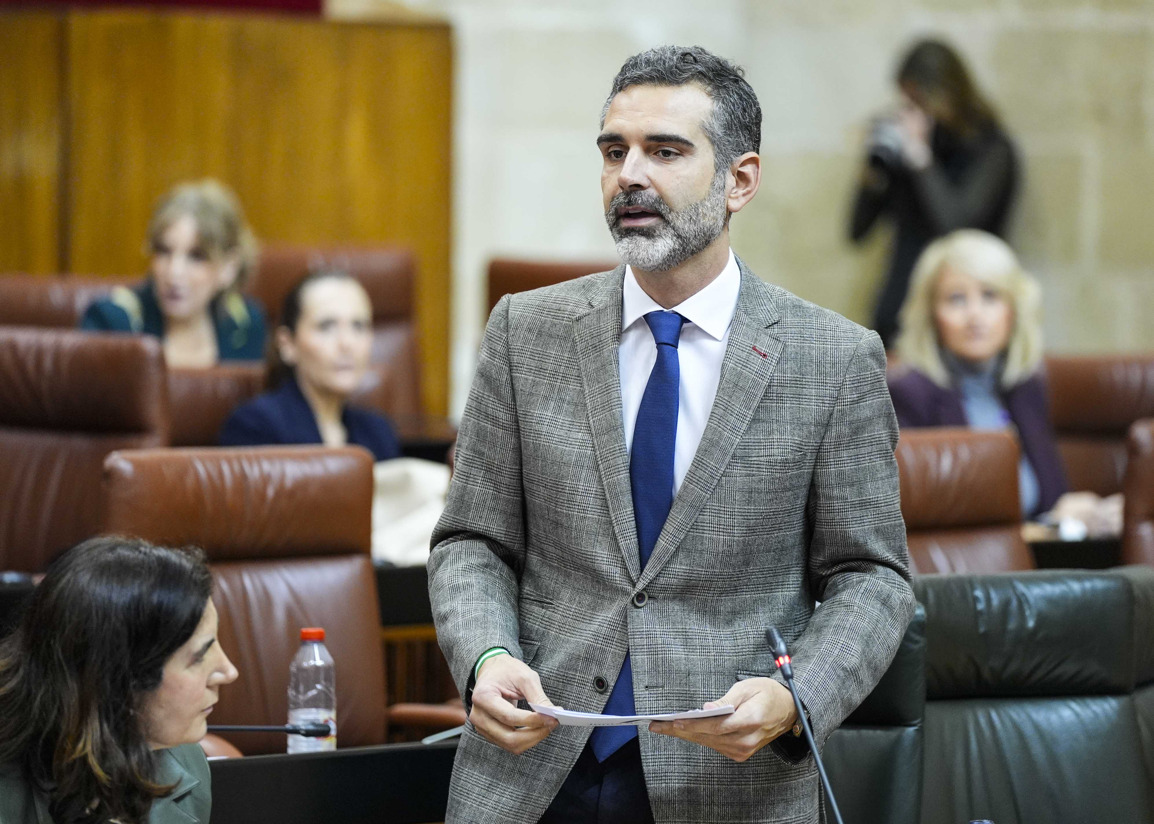 El consejero de Agricultura, Ram�n Hern�ndez-Pacheco, responde a la cuesti�n de su competencia
