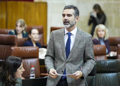 El consejero de Agricultura, Ram�n Hern�ndez-Pacheco, responde a la cuesti�n de su competencia