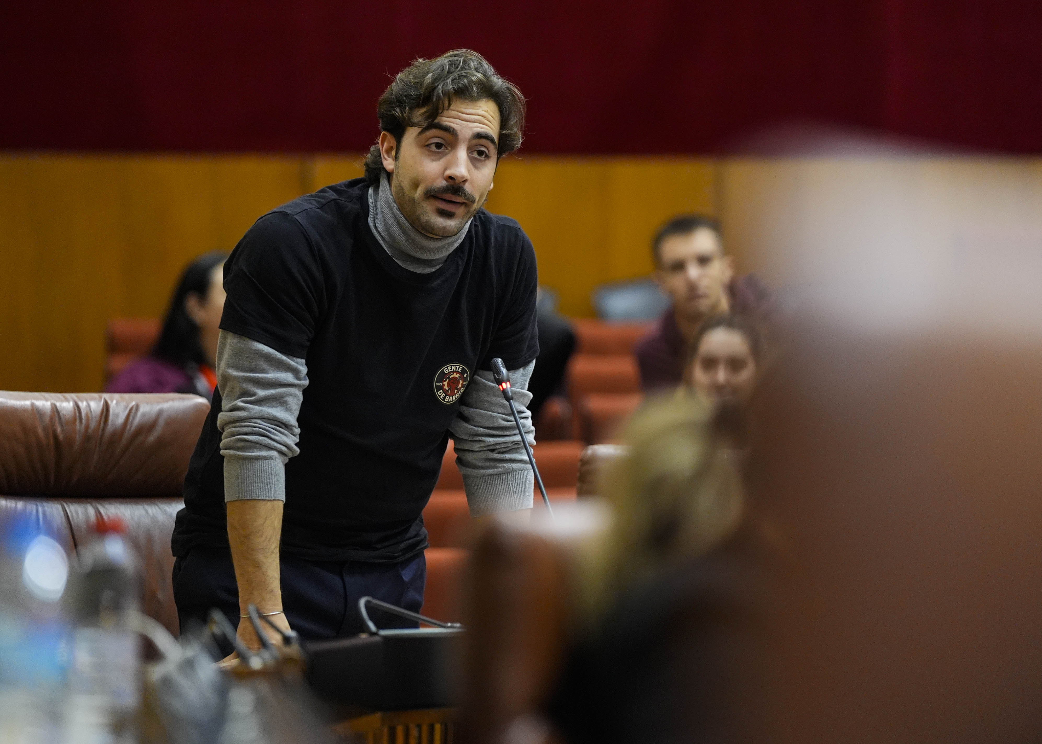  Jos� Manuel G�mez, del grupo Por Andaluc�a, plantea una cuesti�n relativa a la venta de 62 viviendas a un fondo de inversi�n en Manilva (M�laga)