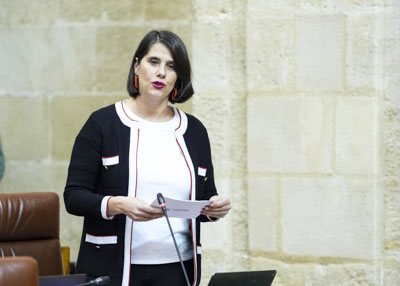  Araceli Cabello, del Grupo Popular, formula una pregunta relativa al orden de acreditaci�n y m�todos de control de predadores cineg�ticos