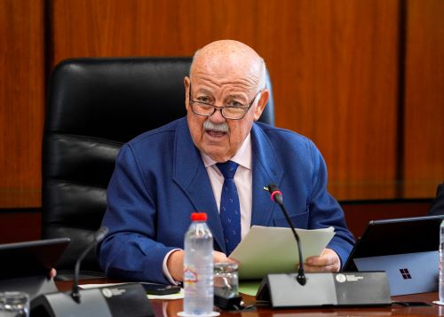 El presidente del Parlamento, Jes�s Aguirre, da comienzo a la Junta de Portavoces