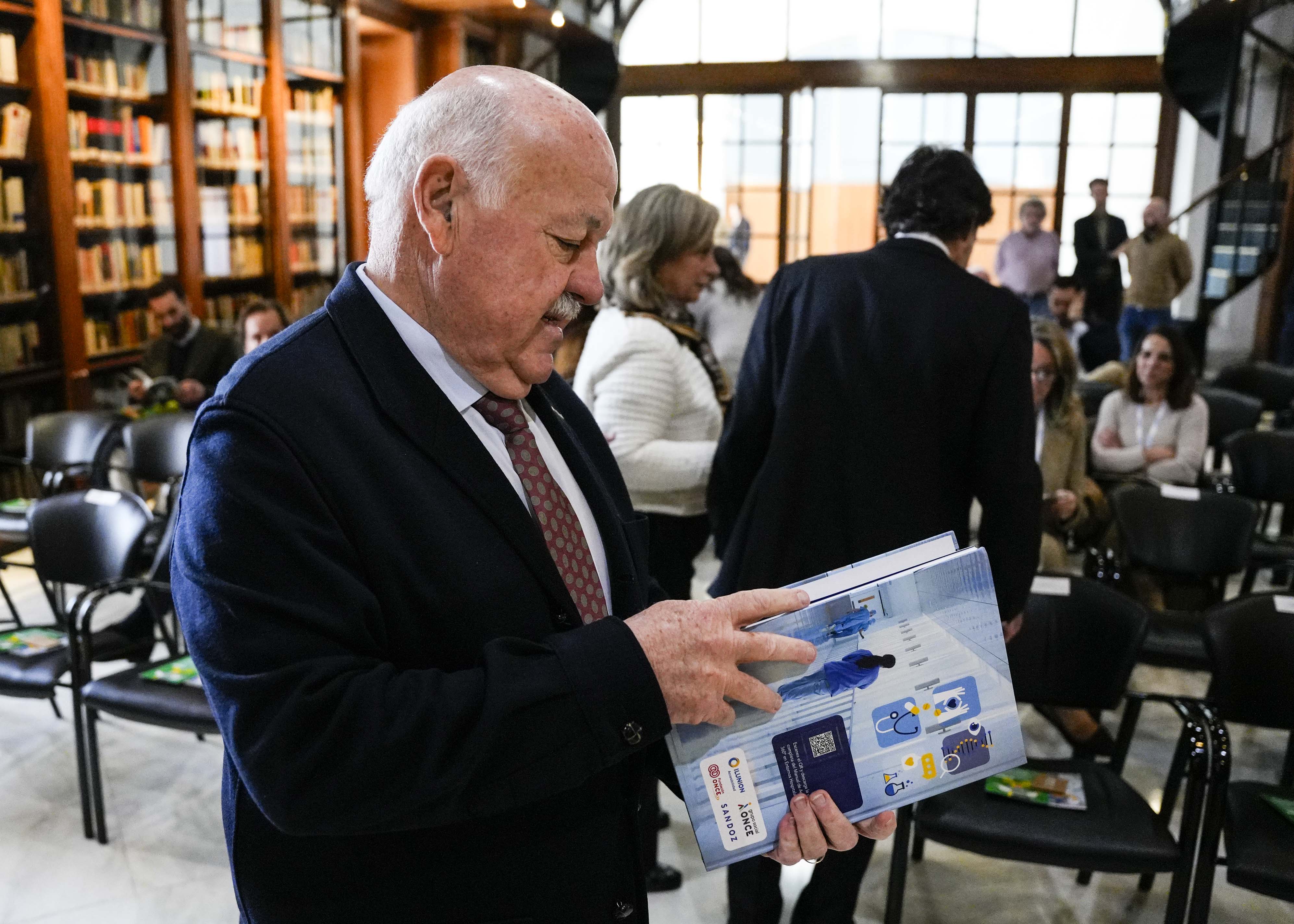  El presidente del Parlamento, Jes�s Aguirre, asiste a la presentaci�n del "Manual de Accesibilidad 360� en los Entornos Hospitalarios" editado por Ilunion Accesibilidad.