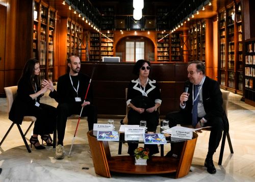  Miguel �ngel Colmenero, Isabel Viruet y Javier Garc�a en la mesa que preside al acto