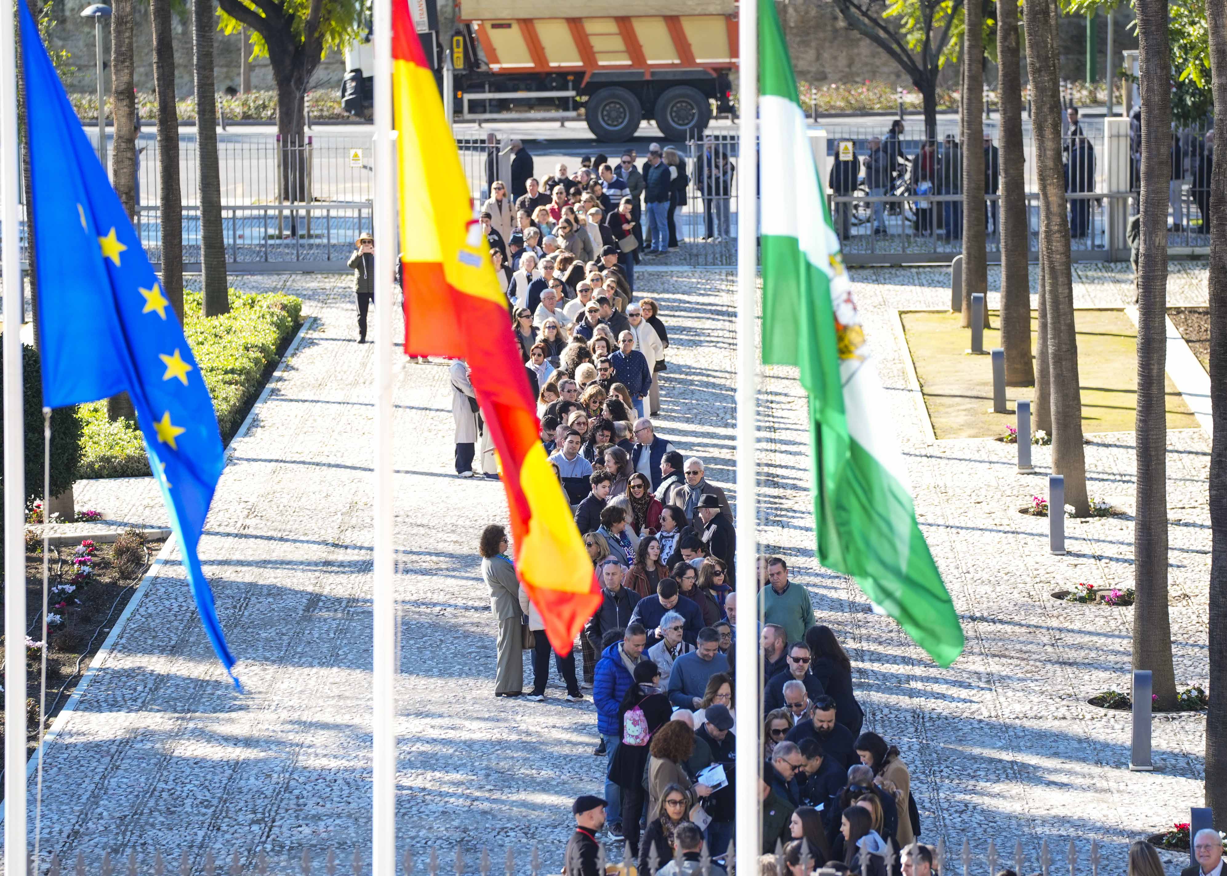 Los ciudadanos acudieron a la visita desde primera hora de la apertura de las puertas 