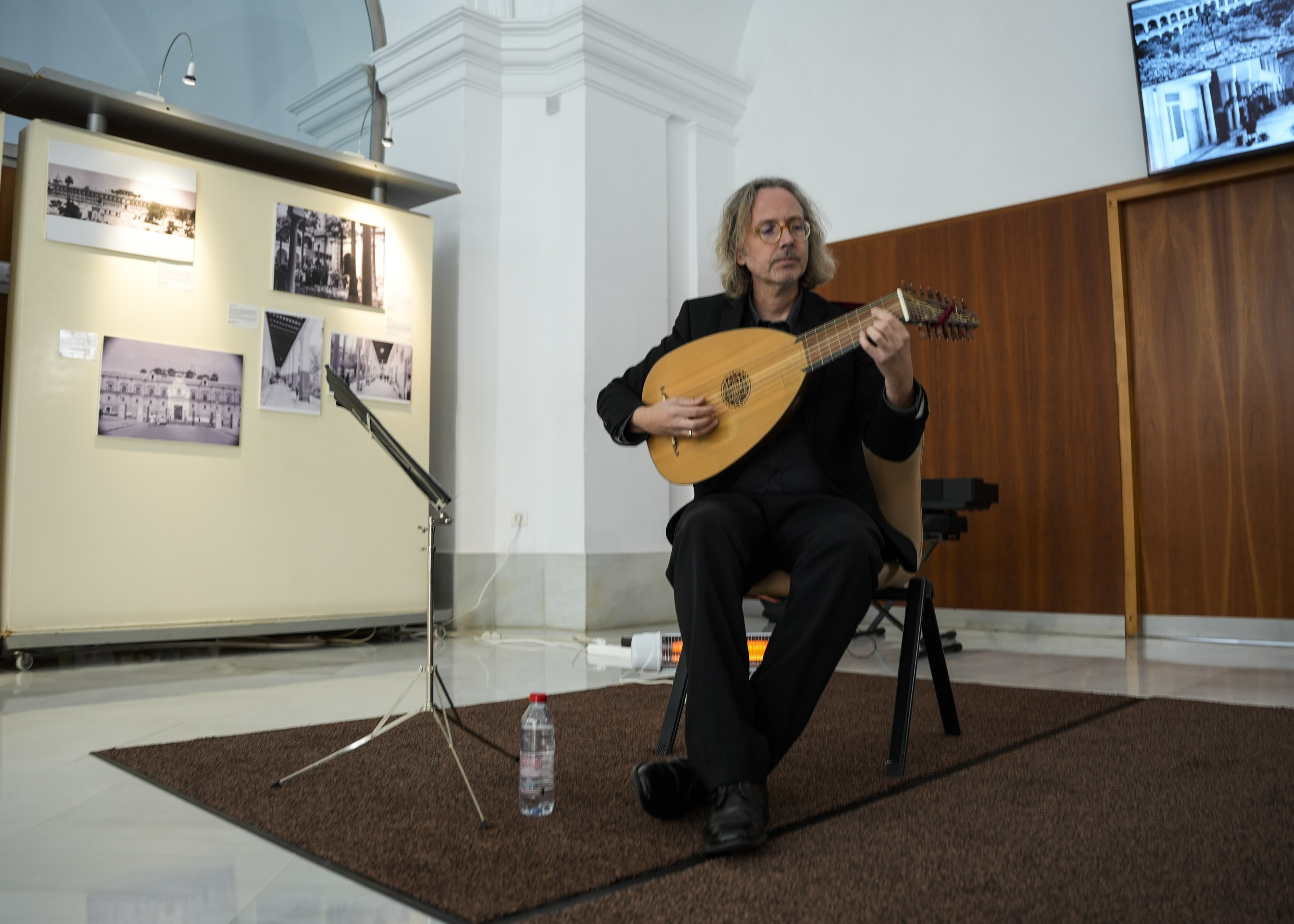  Florent Marie interpreta m�sica antigua en la b�veda del crucero oriental