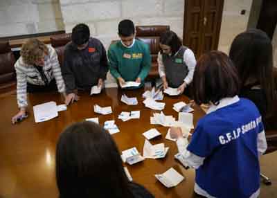 Recuento de votos en la actividad "Diputados por un d�a"  