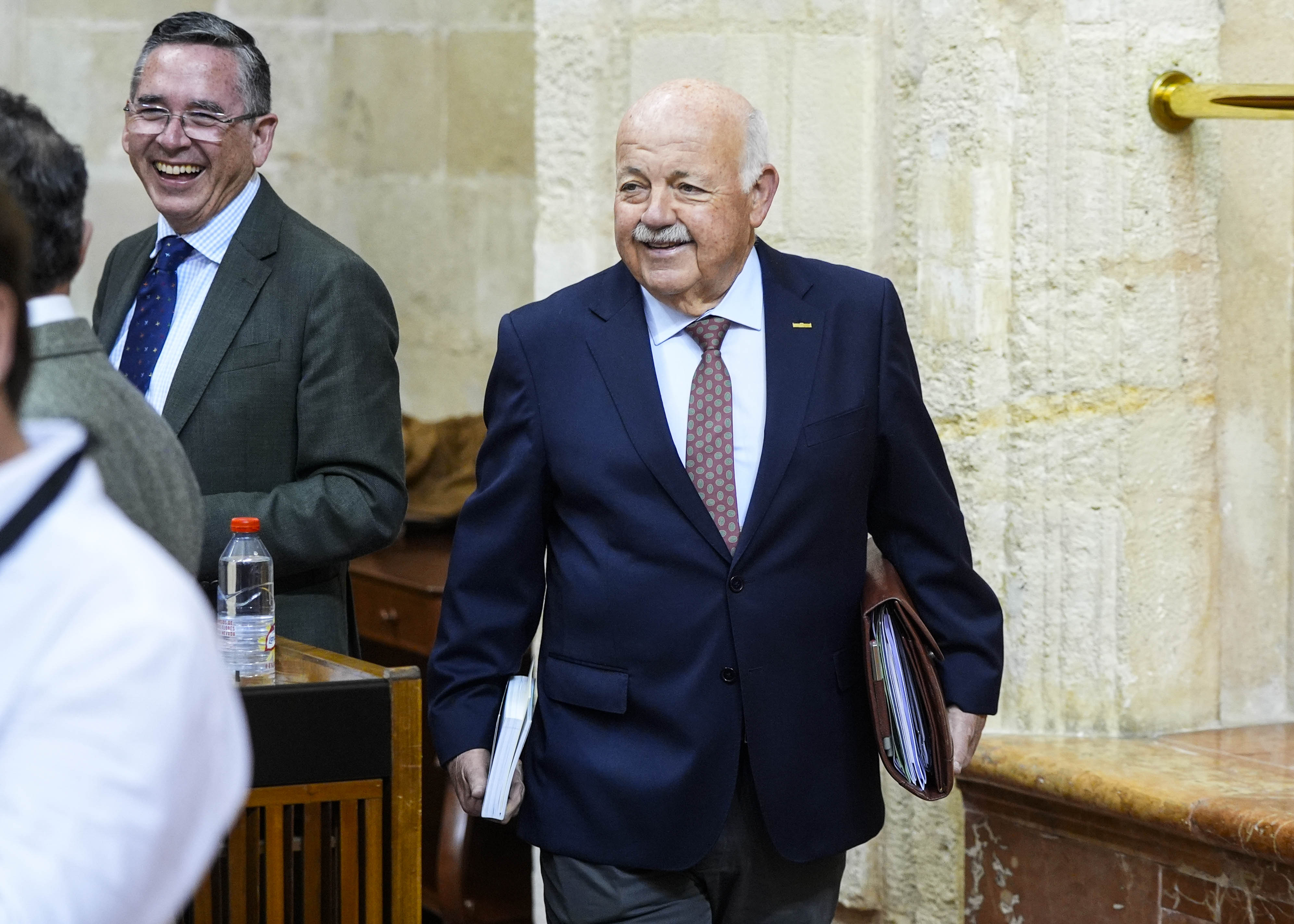 Jes�s Aguirre, presidente del Parlamento de Andaluc�a, entra en el sal�n de plenos 