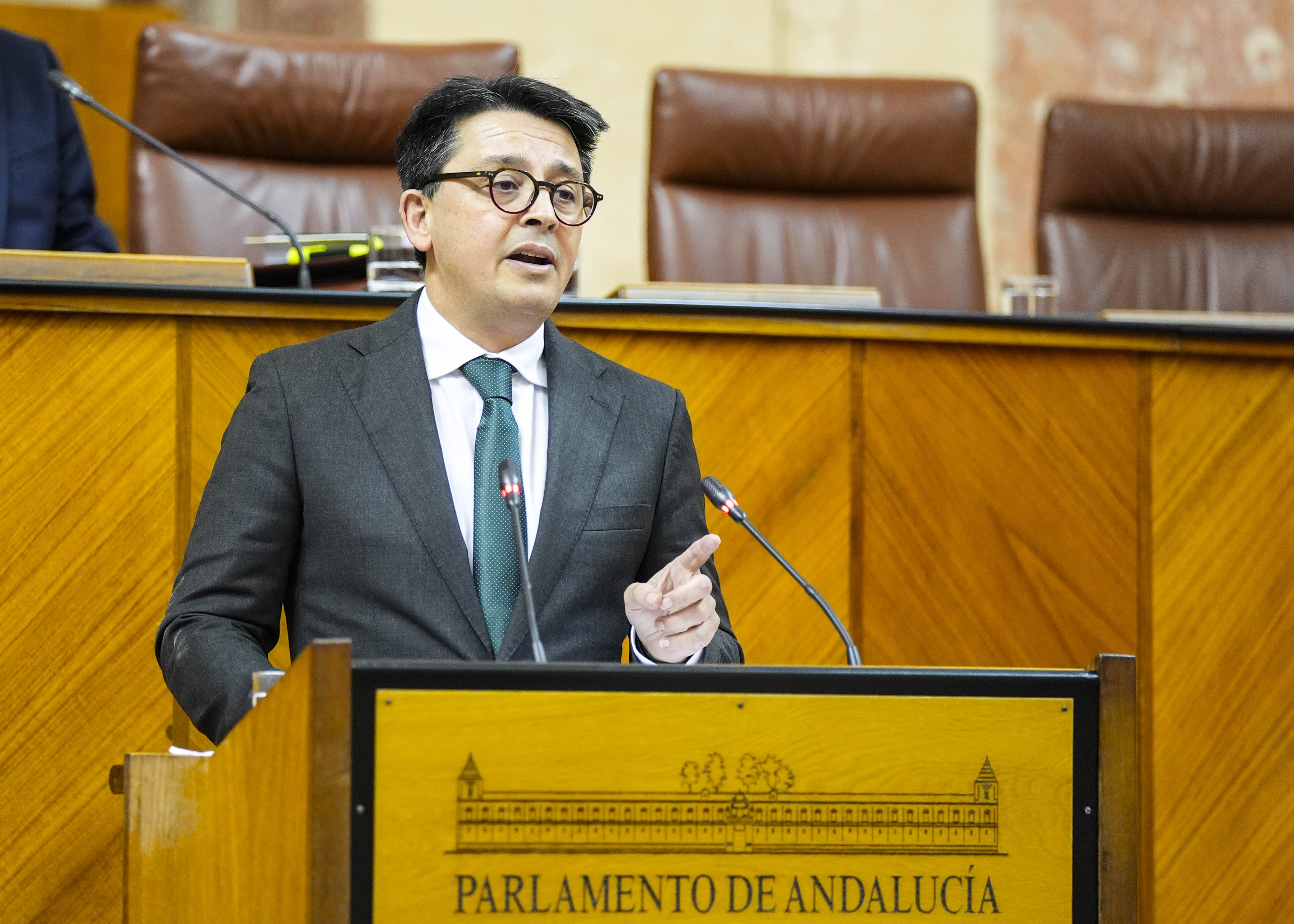 Por el Grupo Popular de Andaluc�a, el diputado Manuel Guzm�n de la Roza explica el parecer de su formaci�n sobre el proyecto de ley