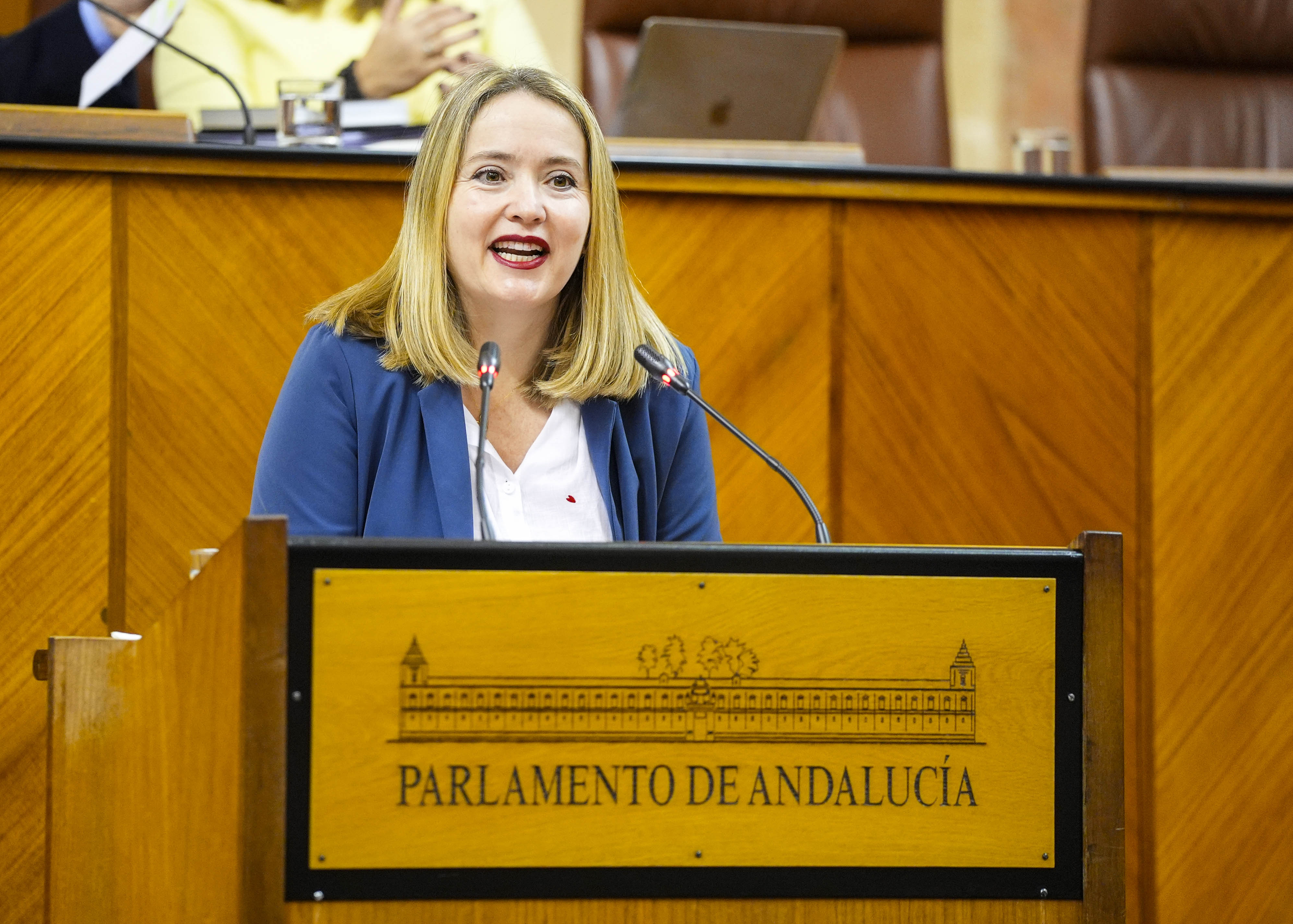  Alicia Murillo, del G.P. Socialista, reanuda la sesi�n con una moci�n relativa a pol�tica general en materia de financiaci�n auton�mica y deuda p�blica 