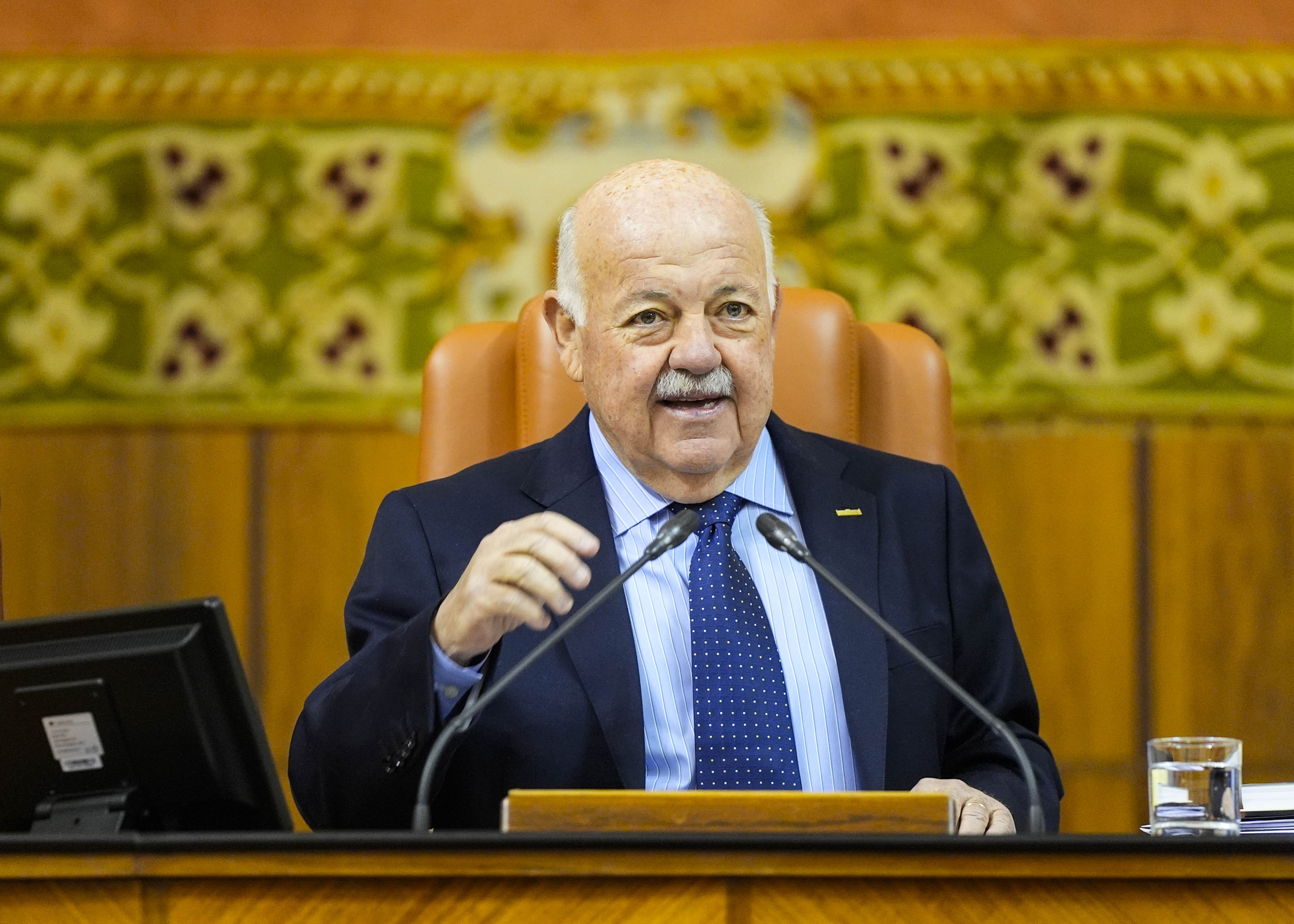  Jes�s Aguirre, presidente del Parlamento de Andaluc�a, da inicio a la sesi�n plenaria